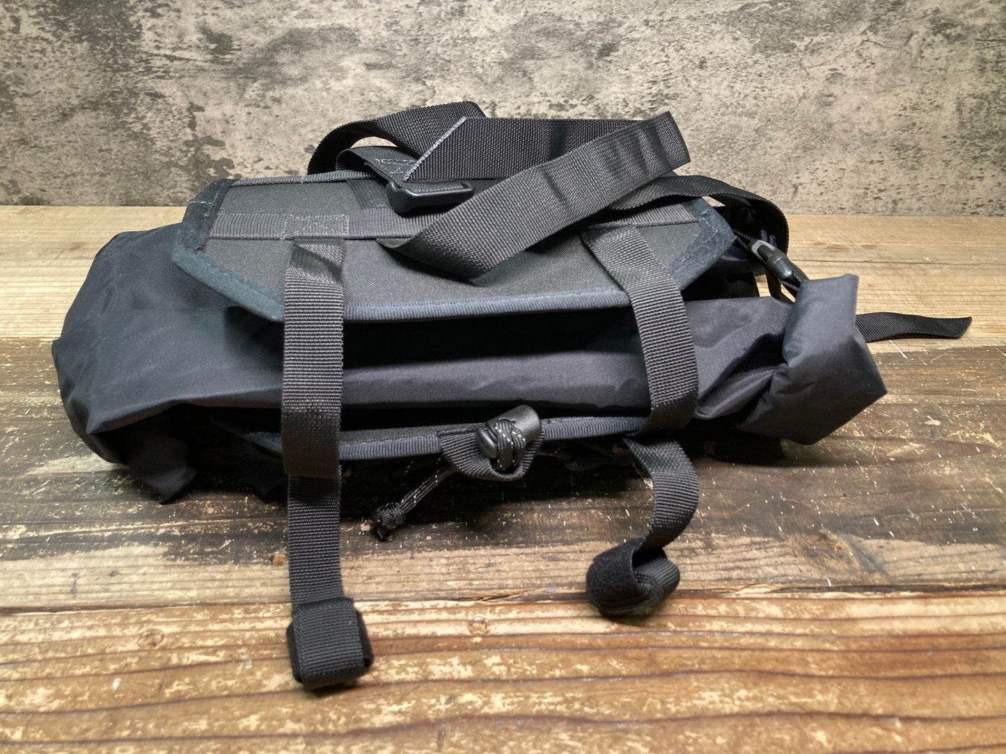 IV334 リストラップ RESTRAP ハンドルバーバッグ 黒 14L