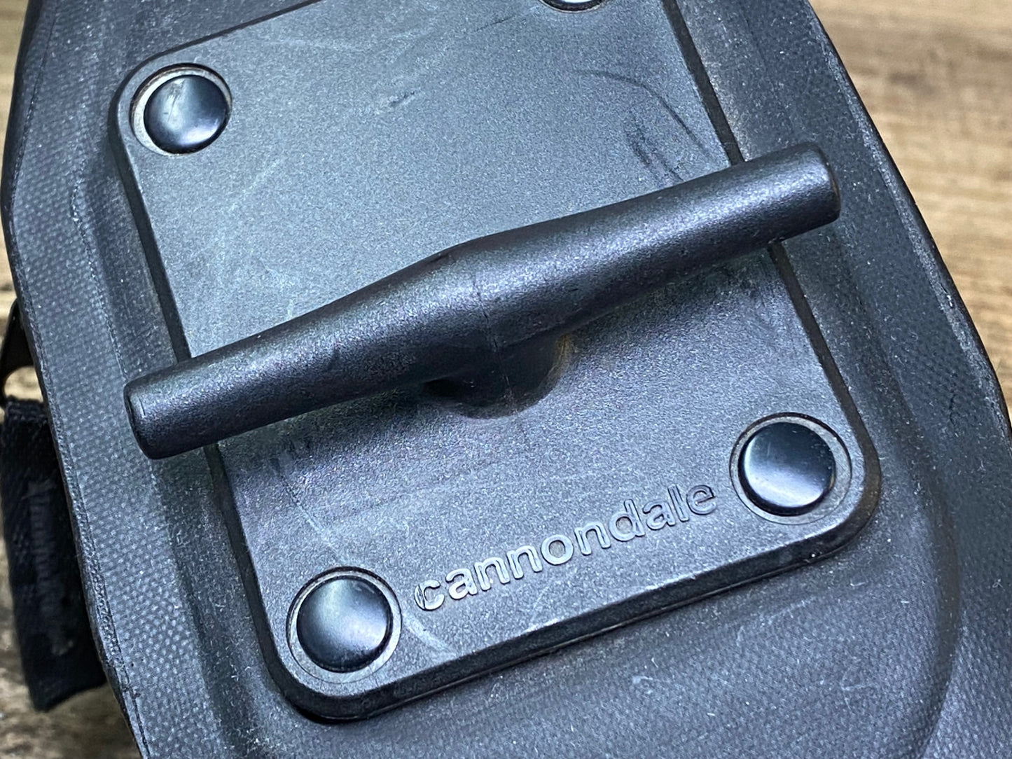 JC644 キャノンデール cannondale Contain Welded QR Medium Bag サドルバッグ 黒