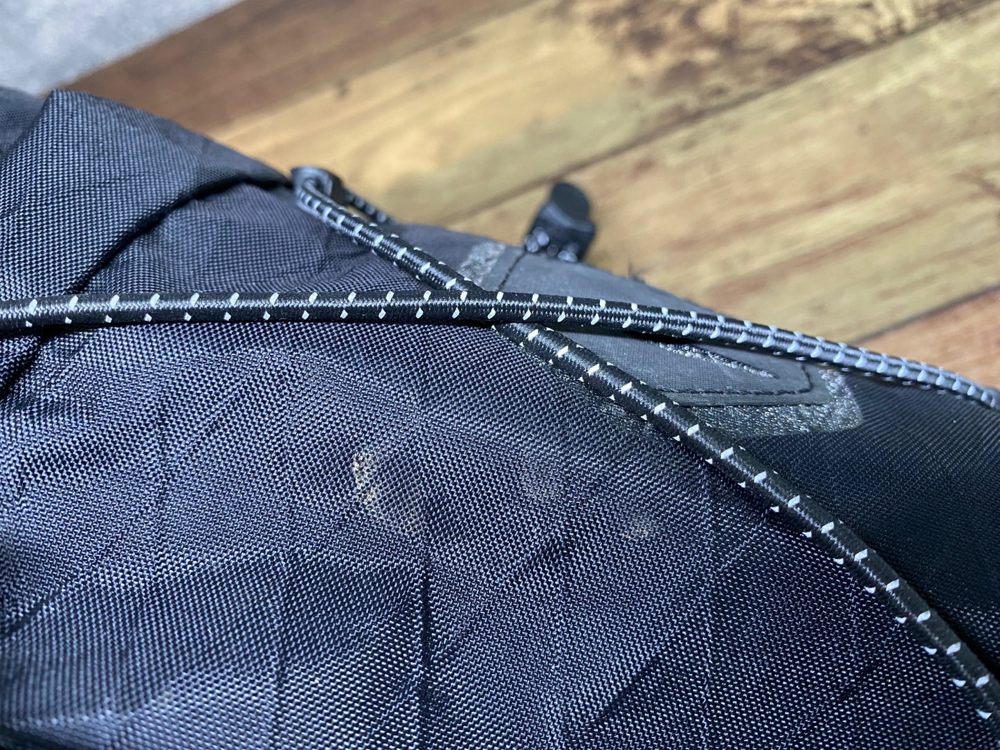 JA604 アピデュラ APIDURA ラファ Rapha サドルバッグ 黒 ピンク