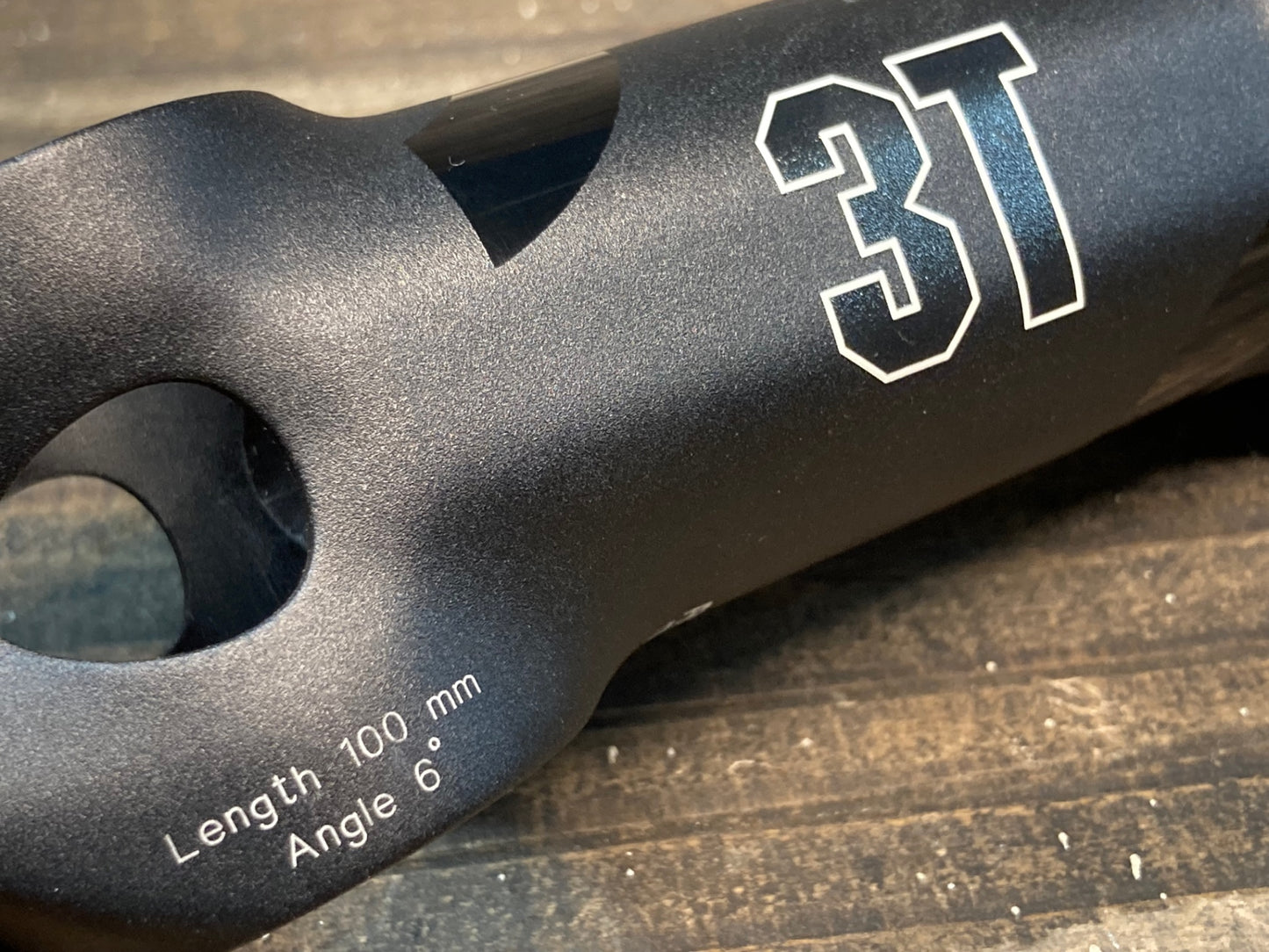 IO404 3T ARX 2 TEAM アルミステム 黒 100mm Φ31.8 OS 6°