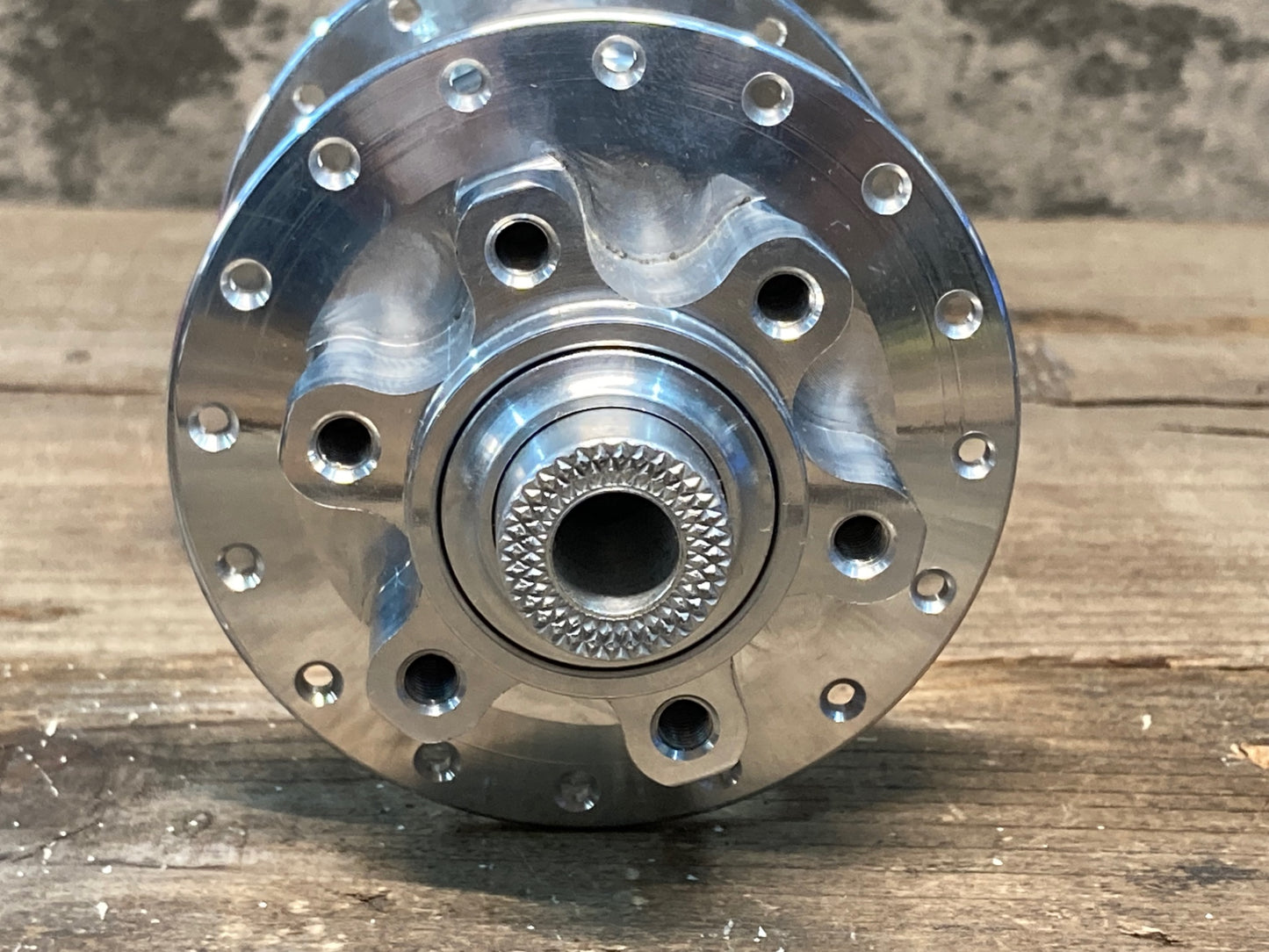 IP570 ホワイトインダストリーズ White Industries リアハブ 6bolt 135mm 10S