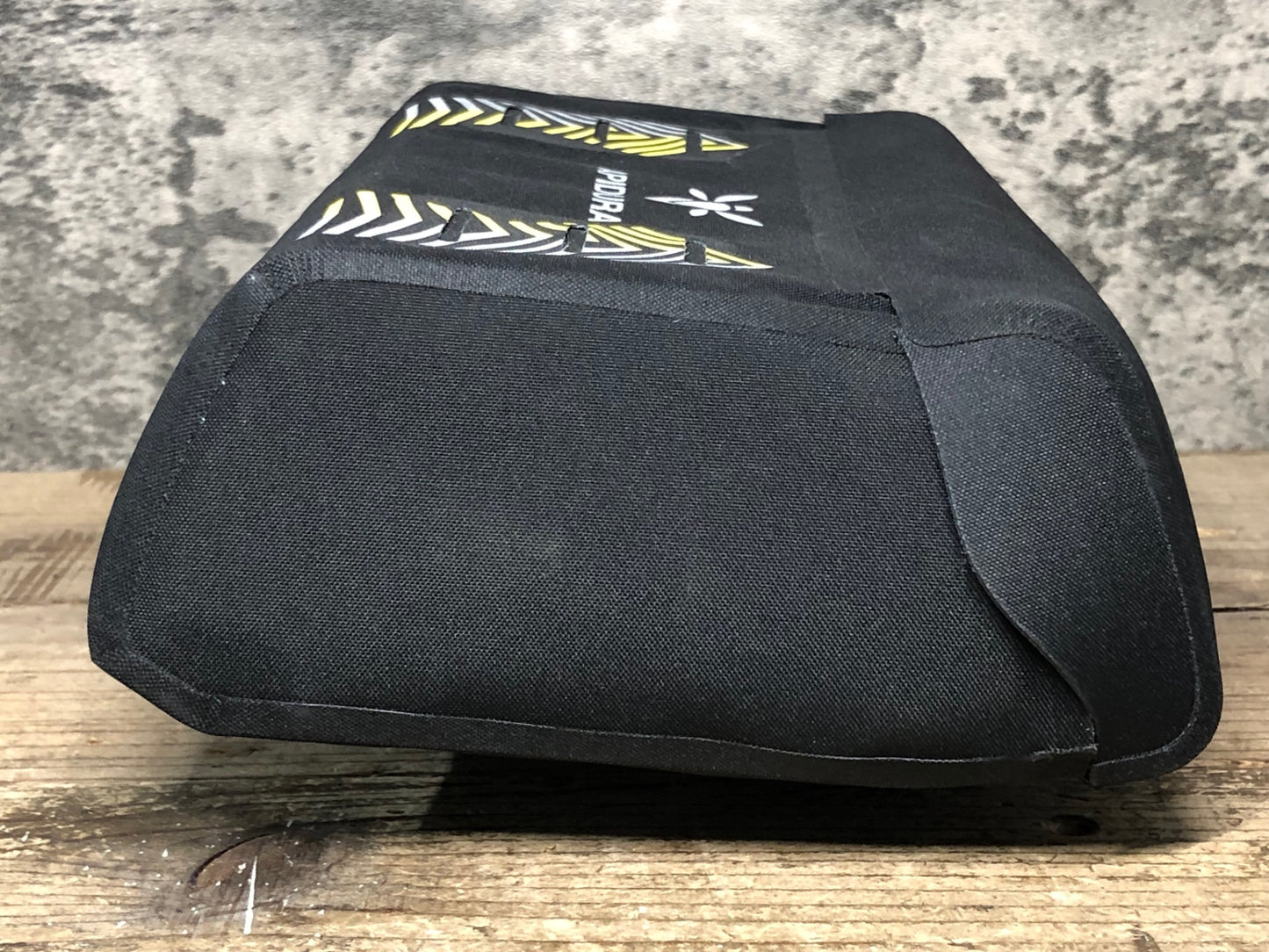 JC235 アピデュラ APIDURA レーシング ハンドルバーバッグ