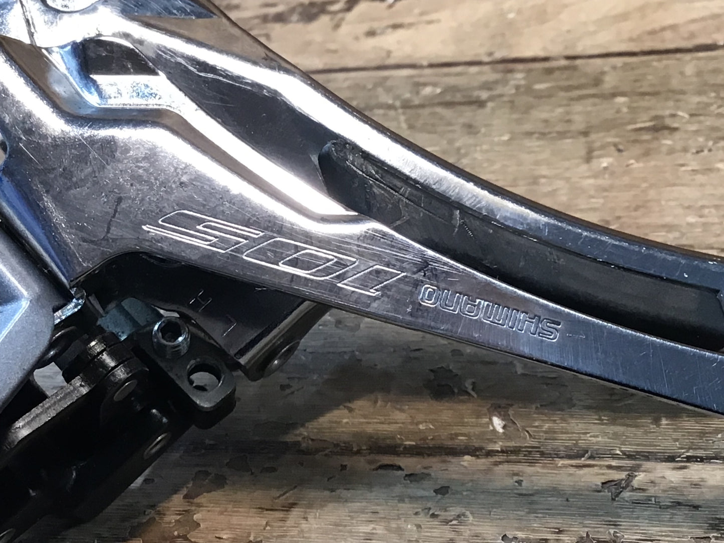 IK379 シマノ SHIMANO 105 FD-R7000 2x11s フロントディレイラー 直付 シルバー