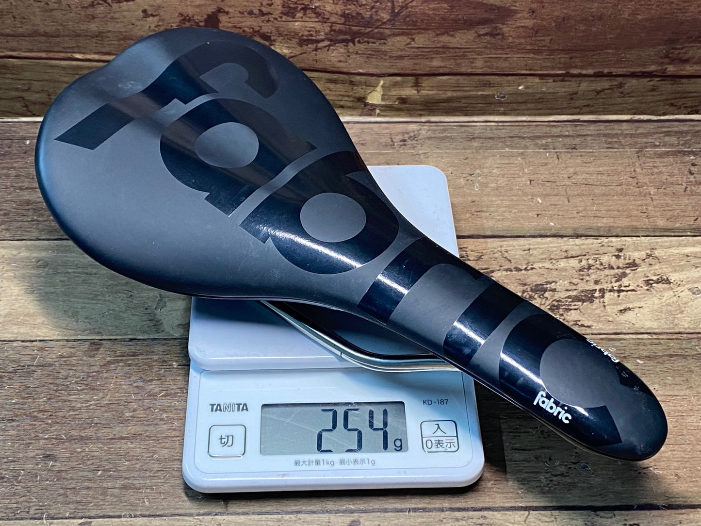 IM328 ファブリック fabric レースフラット RACE FLAT サドル 黒 140mm チタン