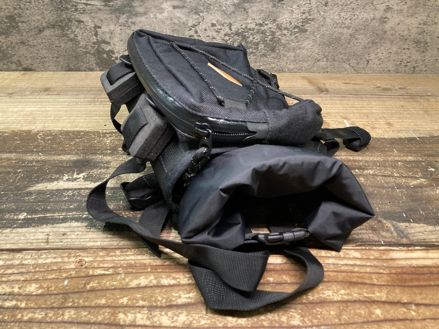 IV334 リストラップ RESTRAP ハンドルバーバッグ 黒 14L