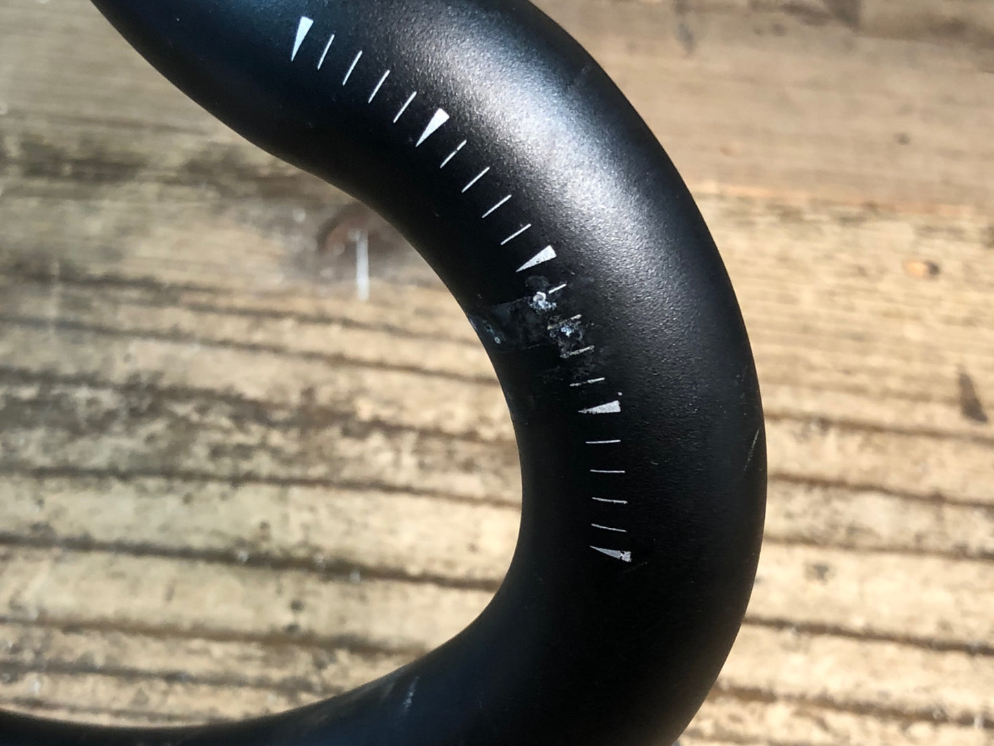 IZ703 シマノ SHIMANO PRO VIBE AERO PURSUIT アルミ ドロップハンドル エンドC-C400m Φ31.8