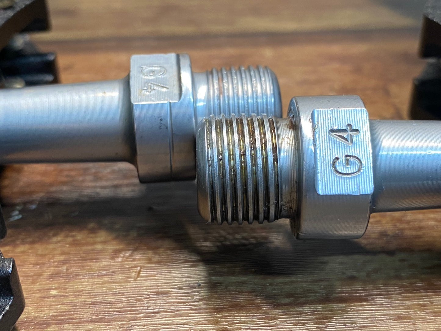 JB530 タイオガ TIOGA SureFoot8 フラットペダル 黒 トゥーストラップ付属