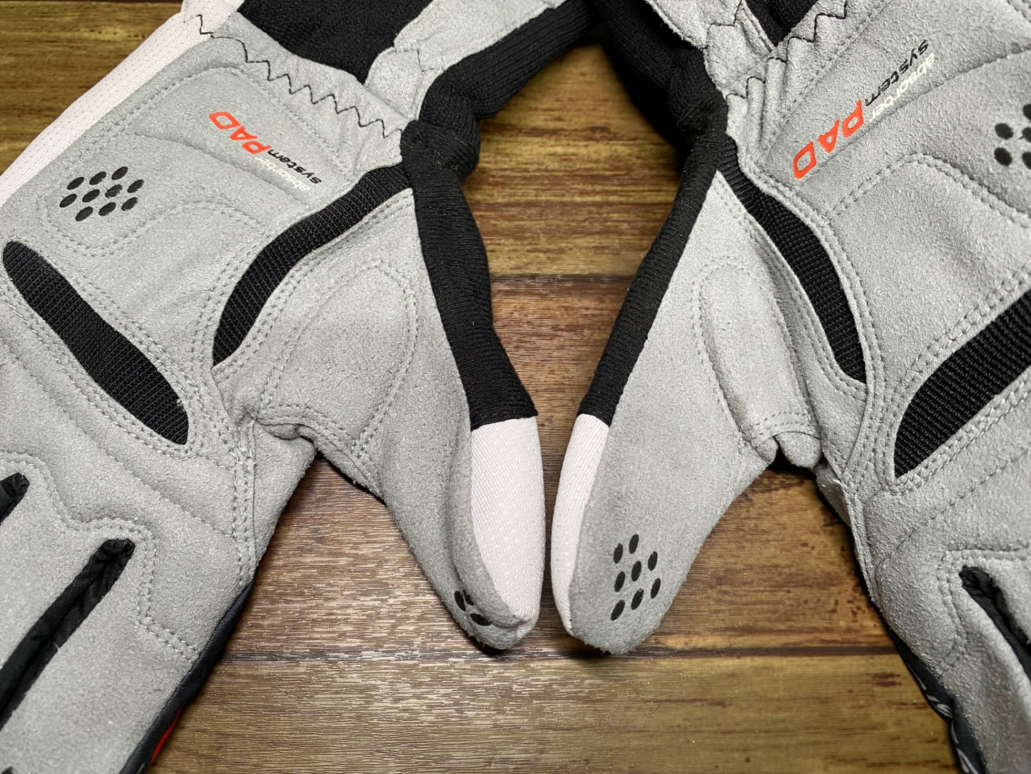 IW327 パールイズミ PEARL iZUMi 長指 グローブ 黒白 M 裏起毛