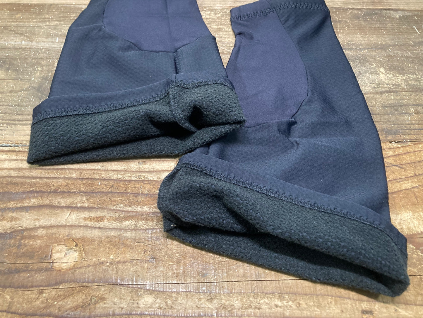IT224 アソス assos ニーウォーマー 黒 1