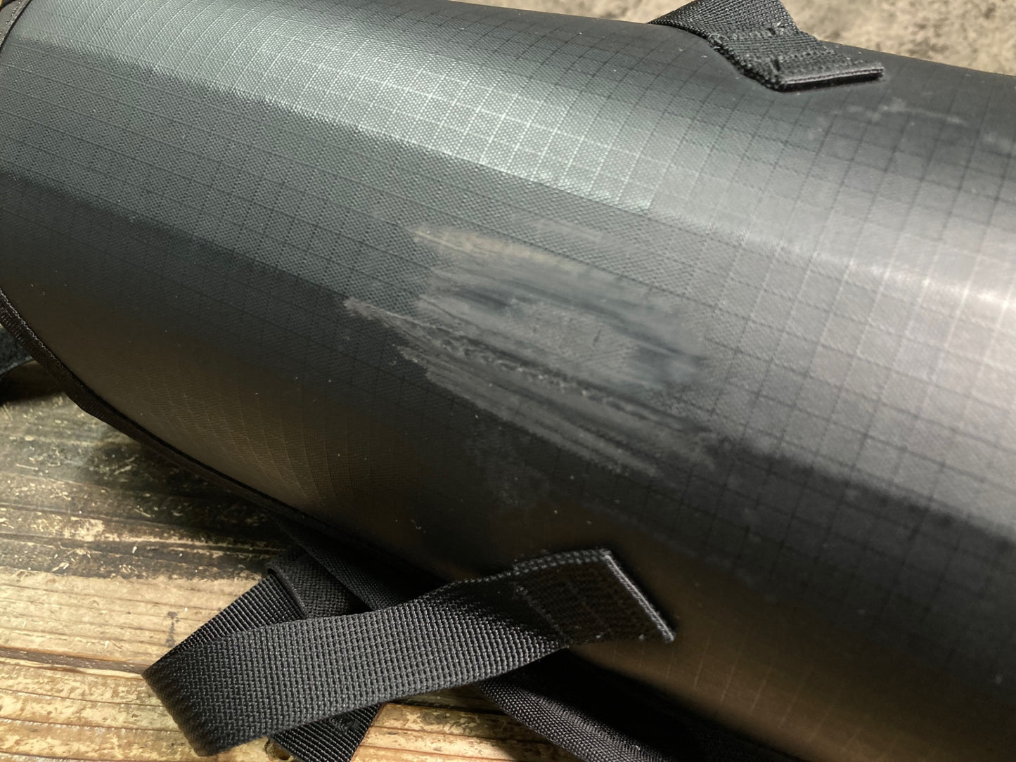 IO192 ラファ Rapha EXPLORE WATERPROOF REAR PACK サドルバッグ 黒 スレ