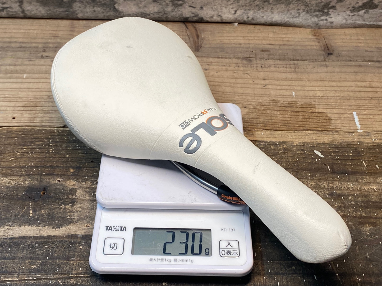 IS856 ワンバイエス OnebyESU NARROW30 SOLE サドル 白 143mm CrN/TiAlloy DIXNA専用30mm