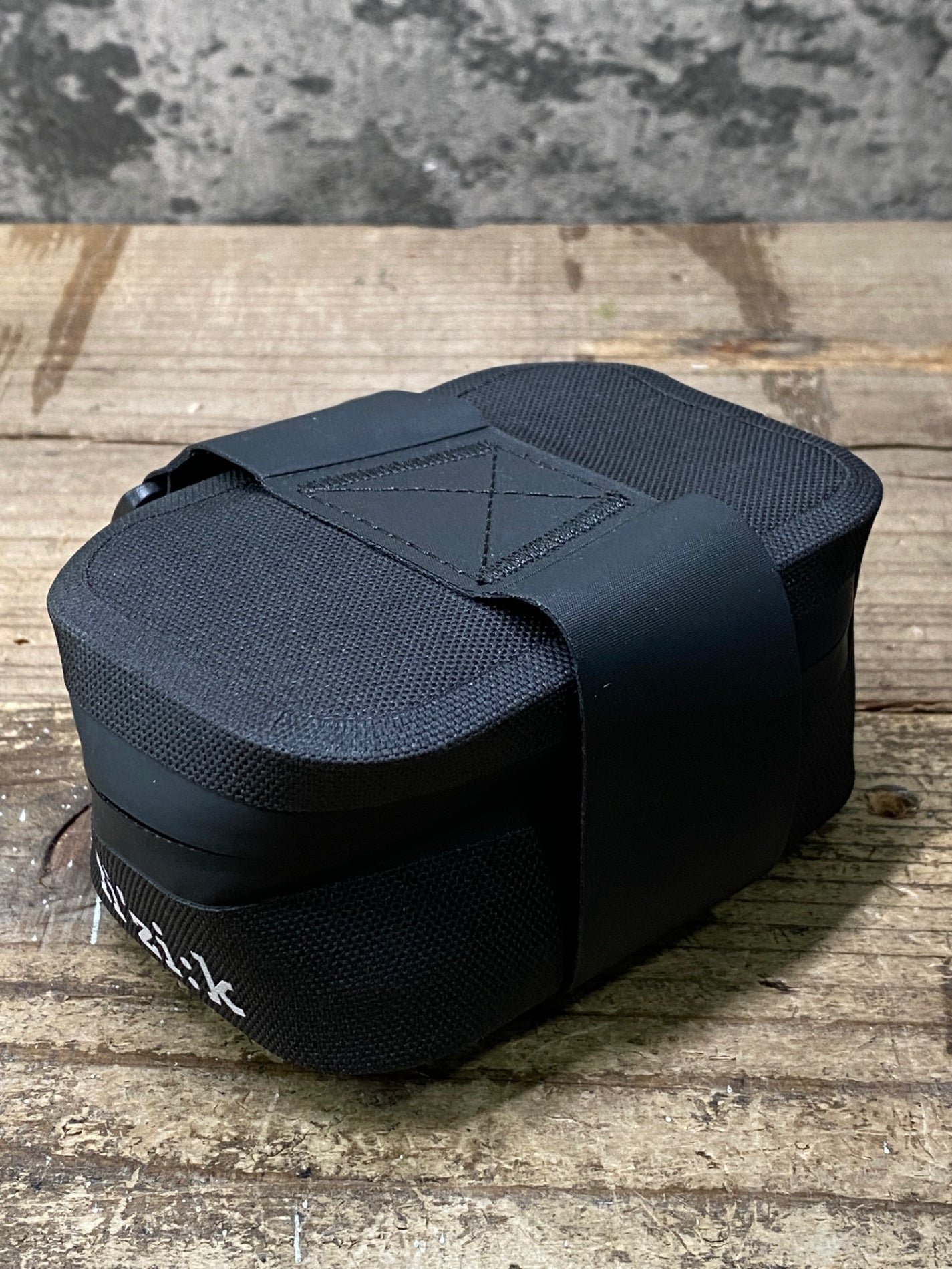 JA302 フィジーク fizik サドルバッグ 黒