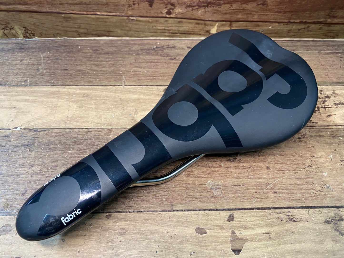 IM328 ファブリック fabric レースフラット RACE FLAT サドル 黒 140mm チタン