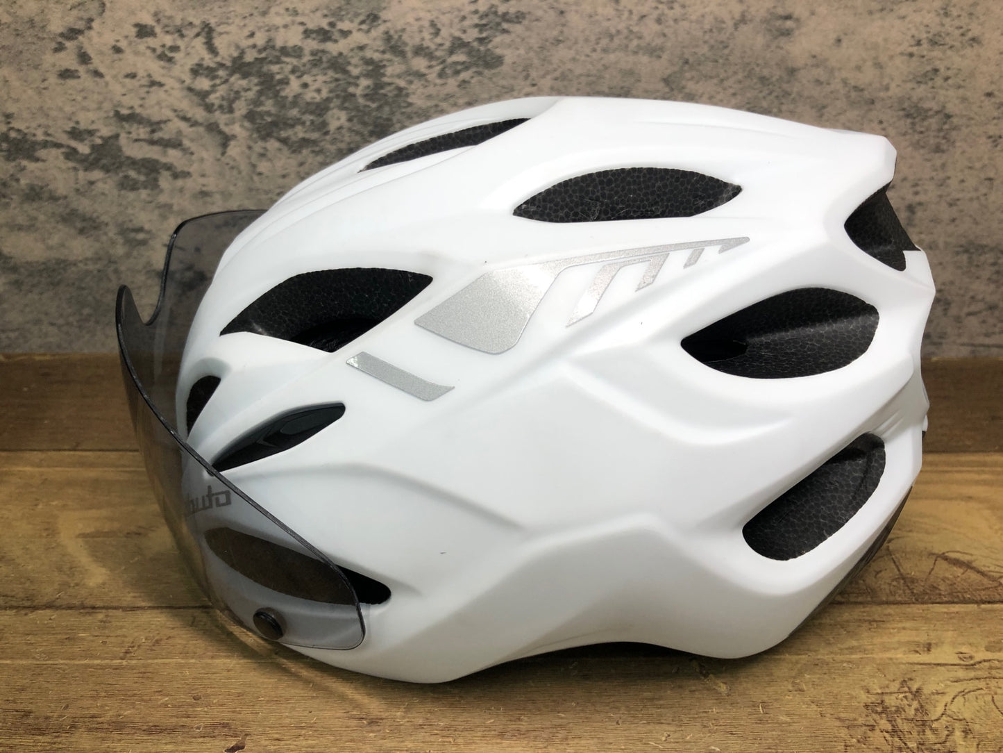 JA834 カブト kabuto VITT ヘルメット ホワイト サイズ不明 2023年11月製造