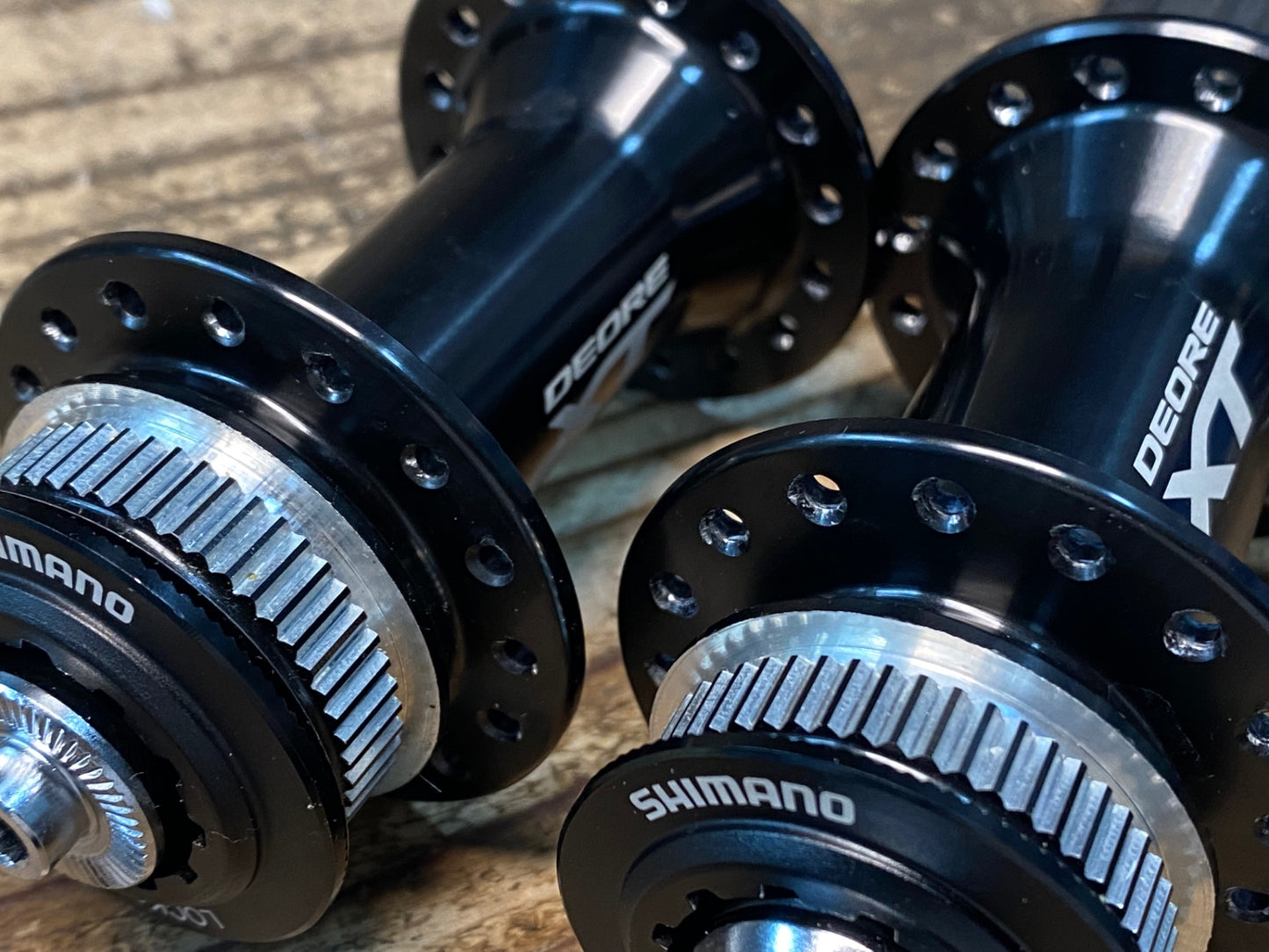 IX435 シマノ SHIMANO デオーレ DEORE XT HB-M8000 FH-M8000 ハブ OLD135 QR センターロック 32H