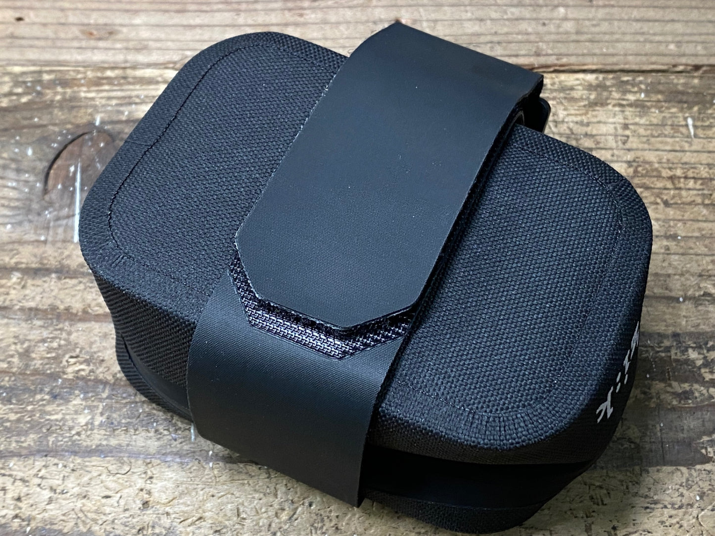 JA302 フィジーク fizik サドルバッグ 黒