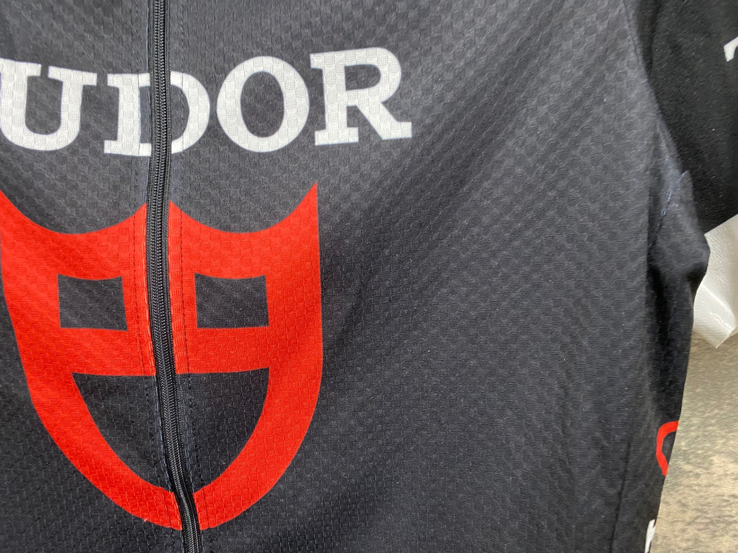 IZ071 アソス ASSOS TUDOR PRO TEAM REPLICA JERSEY 半袖 サイクルジャージ 黒 M ※スレ、ほつれあり