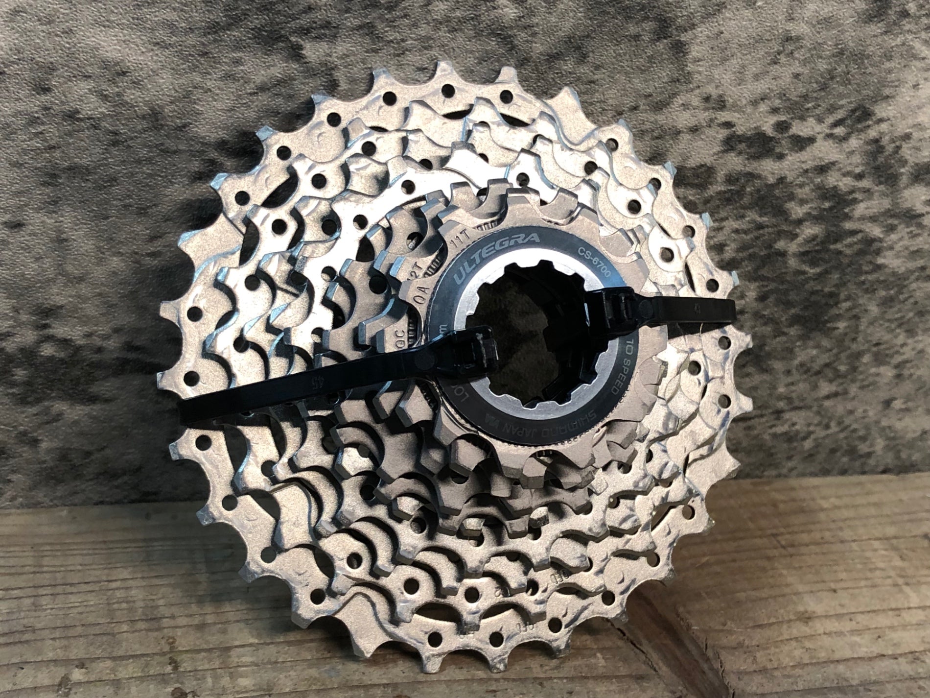 SHIMANO ULTEGRA CS-6700 10速 スプロケット12-30T 81i+VpfsI3L._AC_SY200_QL15_.jpg