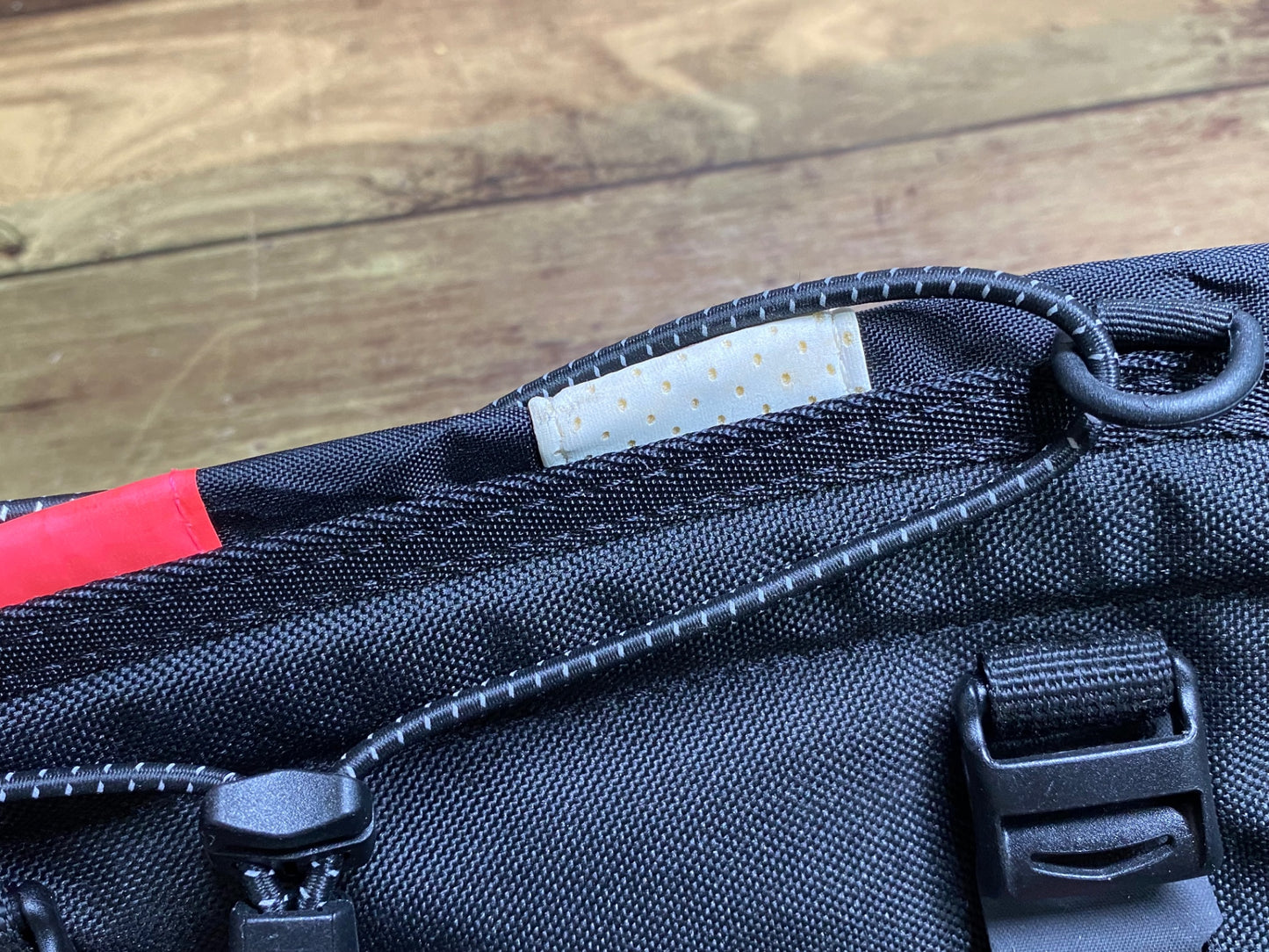 JA605 アピデュラ APIDURA ラファ Rapha ハンドルバーバッグ バッグ 黒 ピンク