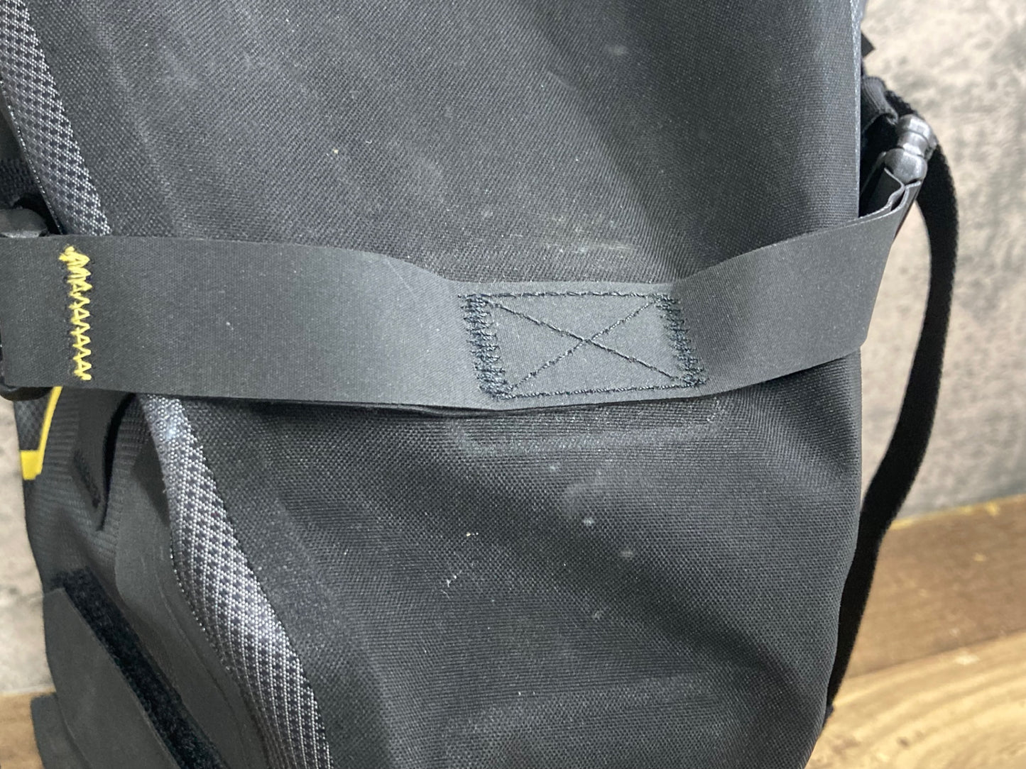 IY825 アピデュラ APIDURA エクスペディションサドルバッグ グレー 17L