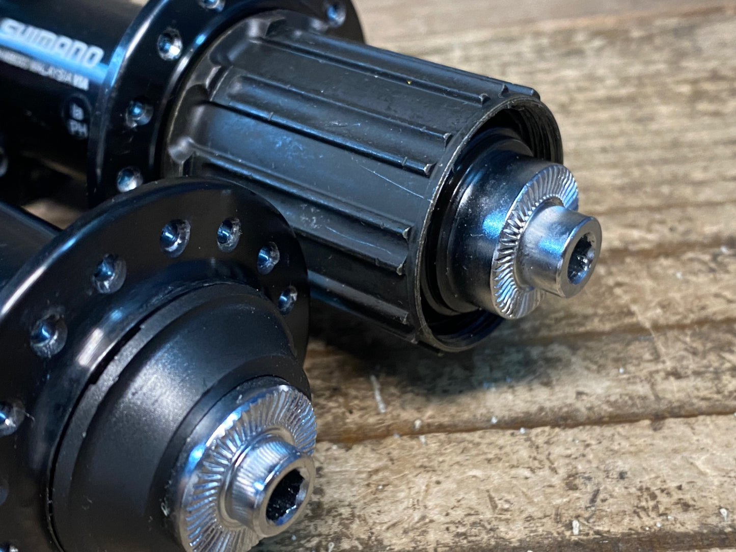 IX435 シマノ SHIMANO デオーレ DEORE XT HB-M8000 FH-M8000 ハブ OLD135 QR センターロック 32H
