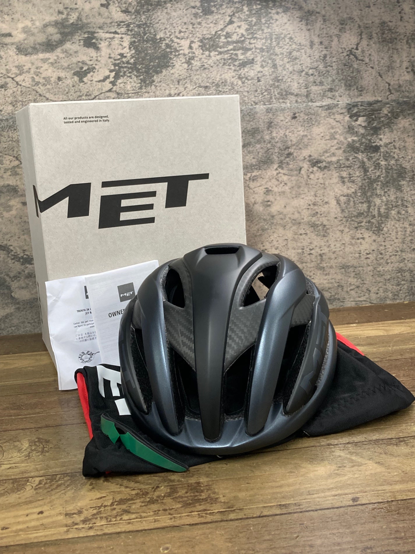 IZ442 メット MET トレンタ TRENTA 3K CARBON Mips ヘルメット 黒 M 56-58cm 2024/08製造 ※あご紐汚れ