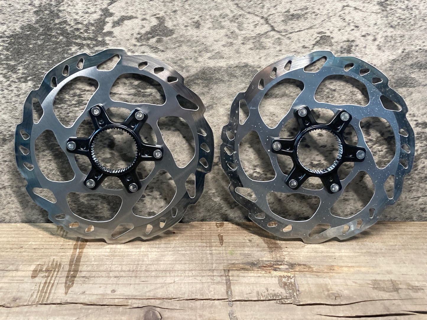 IQ027 シマノ Shimano SM-RT70S ディスクブレーキローター 160Φ 実測1.7mm 1.7mm