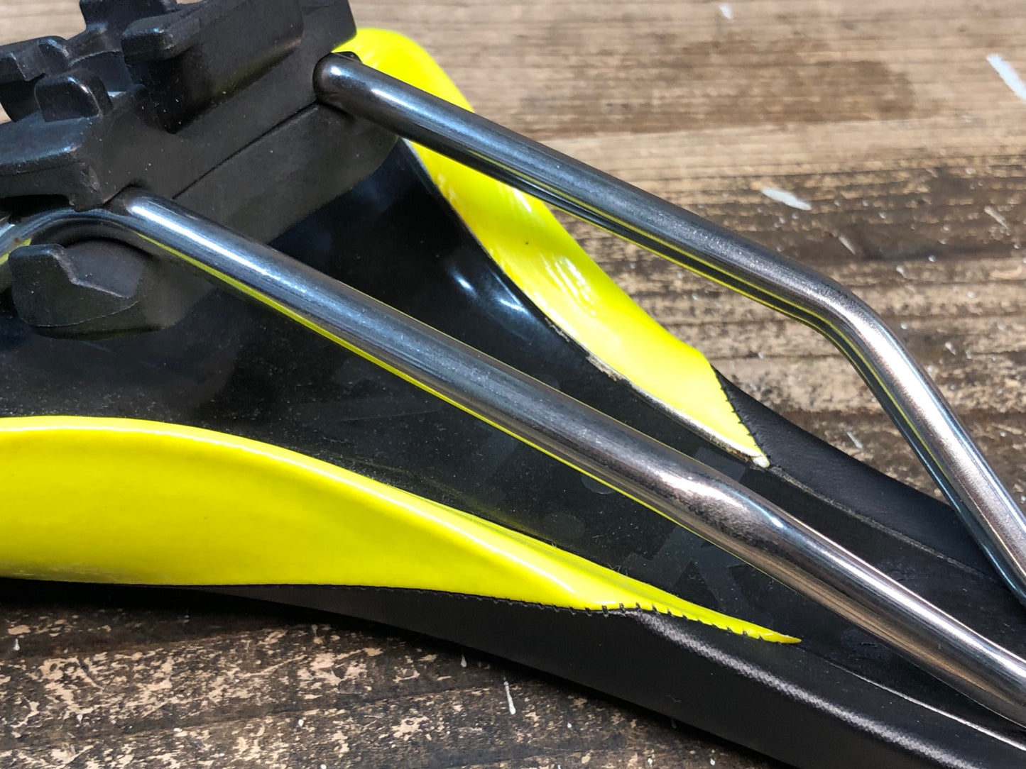 IL200 フィジーク fizik ANTARES VS サドル 黒黄 kium レール