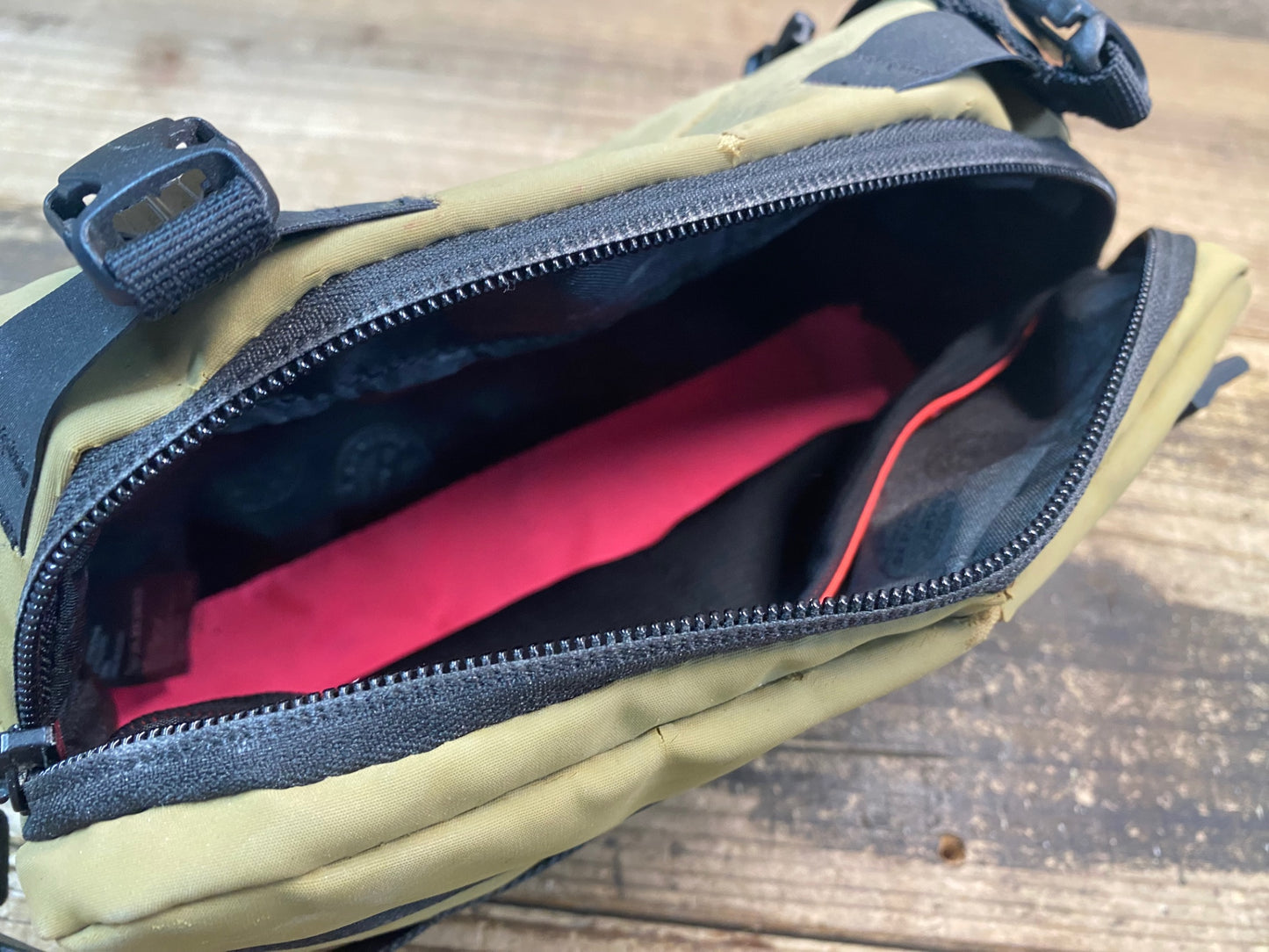 IZ166 ラファ Rapha Bar Bag ハンドルバーバッグ カーキ
