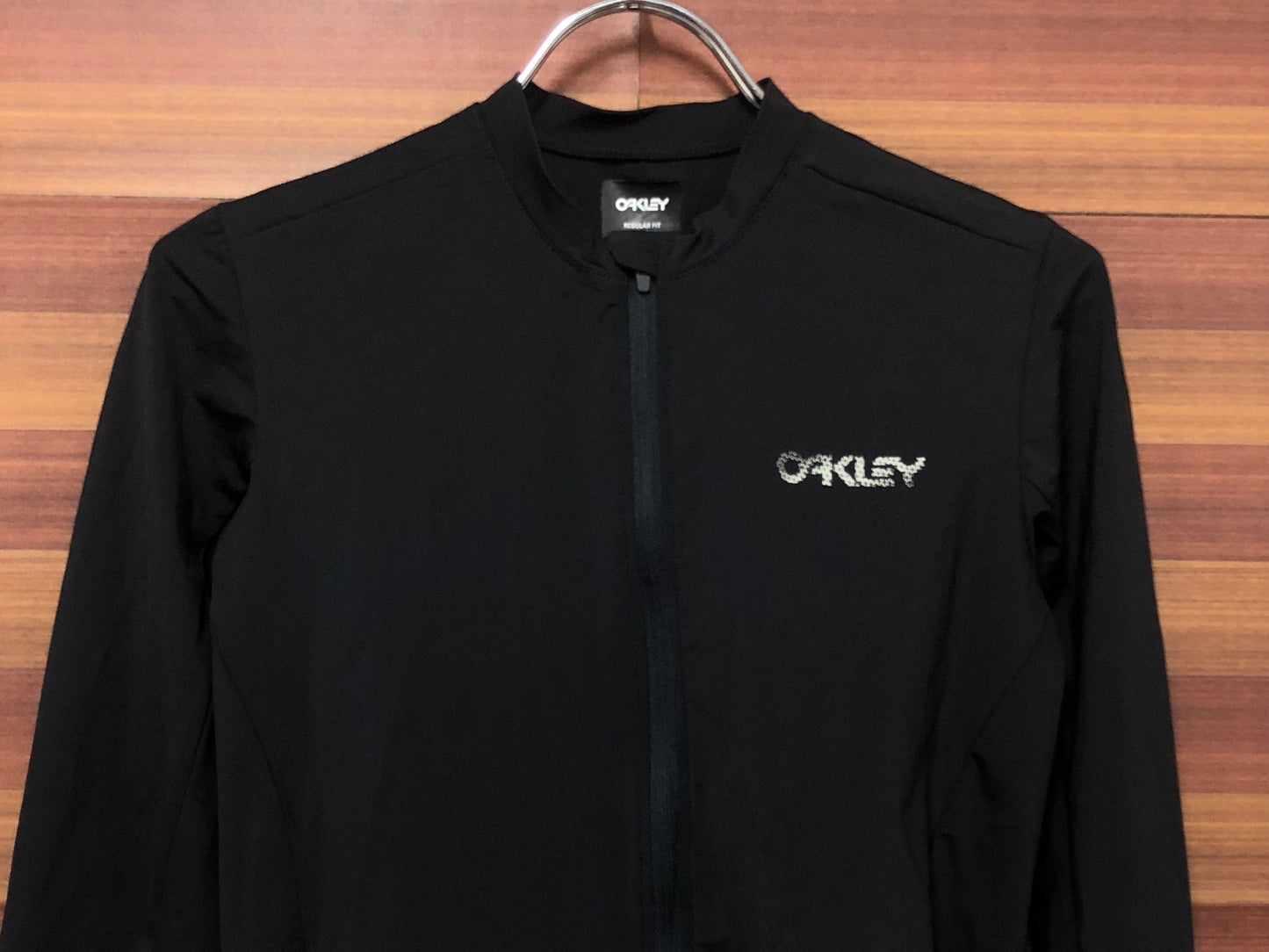 IS687 オークリー OAKLEY ウインドブレーカー レギュラーサイズ 黒 ※擦れ