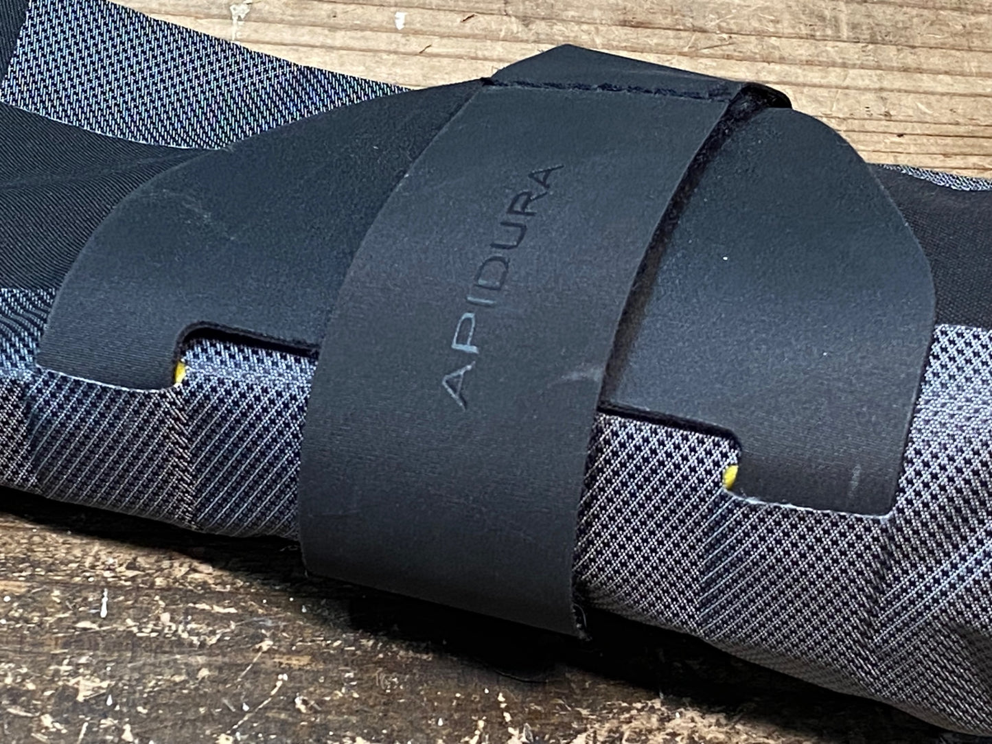 IN889 アピデュラ APIDURA backcountry downtube pack ダウンチューブバッグ グレー