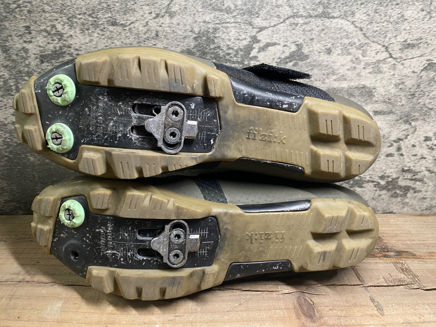 IO454 フィジーク fizik ベント VENTO FEROX CARBON ビンディングシューズ SPD EU41 黒