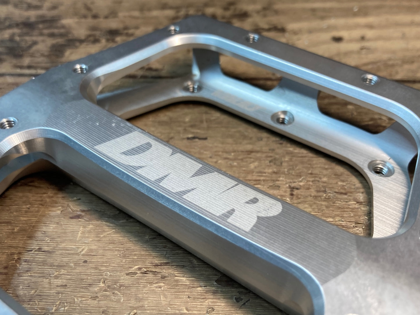IL492 DMR VAULT PEDAL フラットペダル シャフト ピン付属