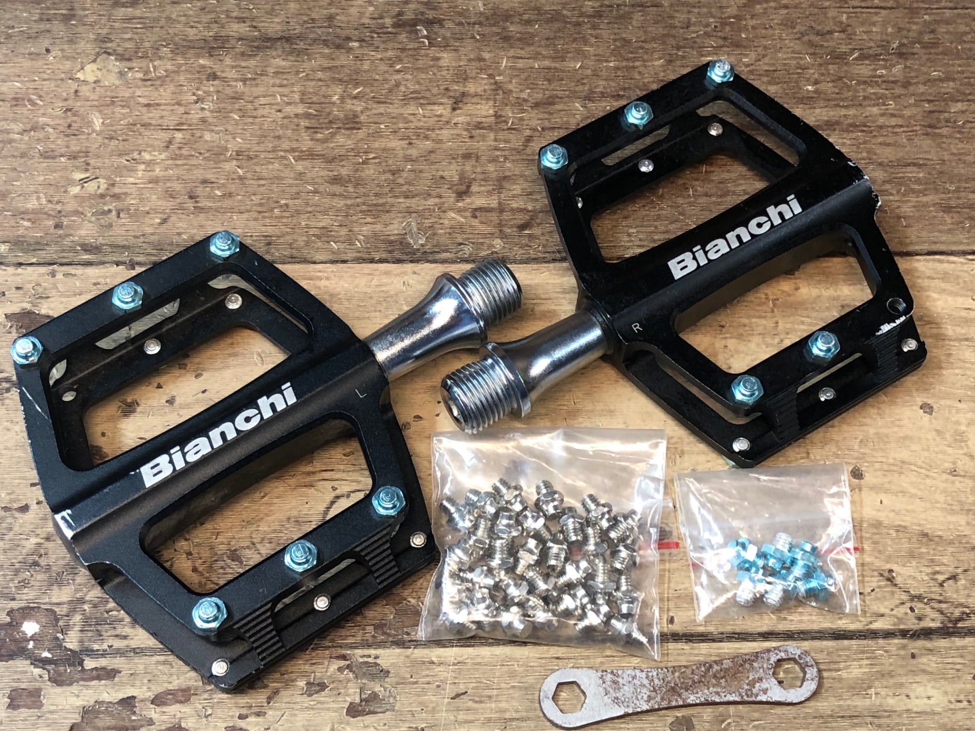 IE788 ビアンキ Bianchi フラットペダル 黒 チェレステ