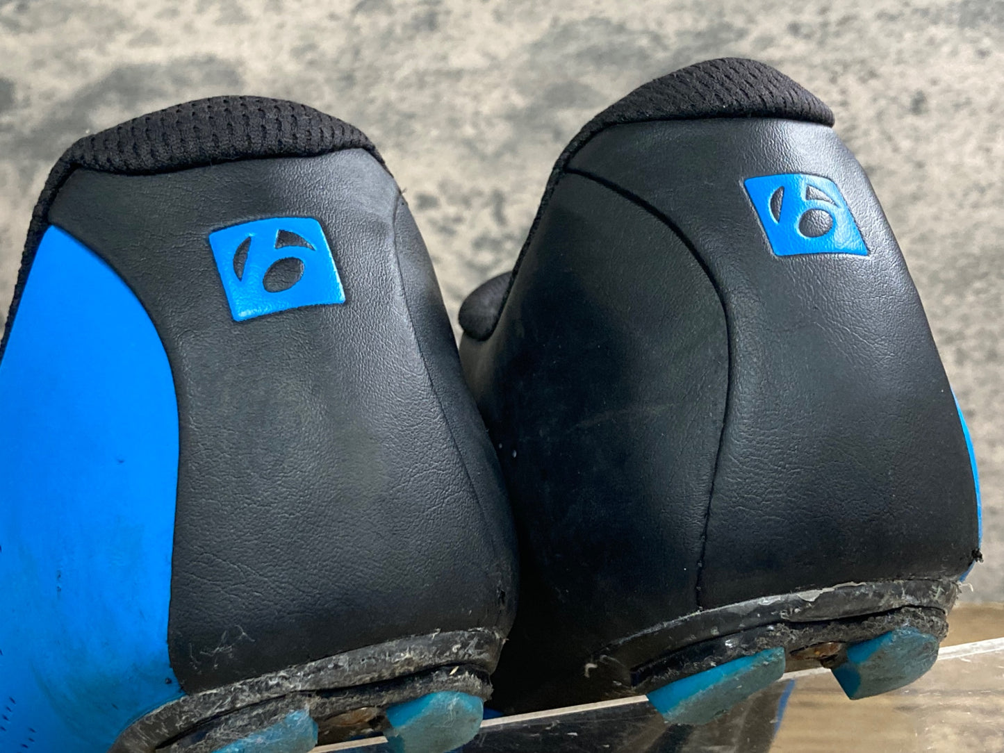 IY841 ボントレガー BONTRAGER VELOCIS ビンディングシューズ 青 EU42 SPD-SL