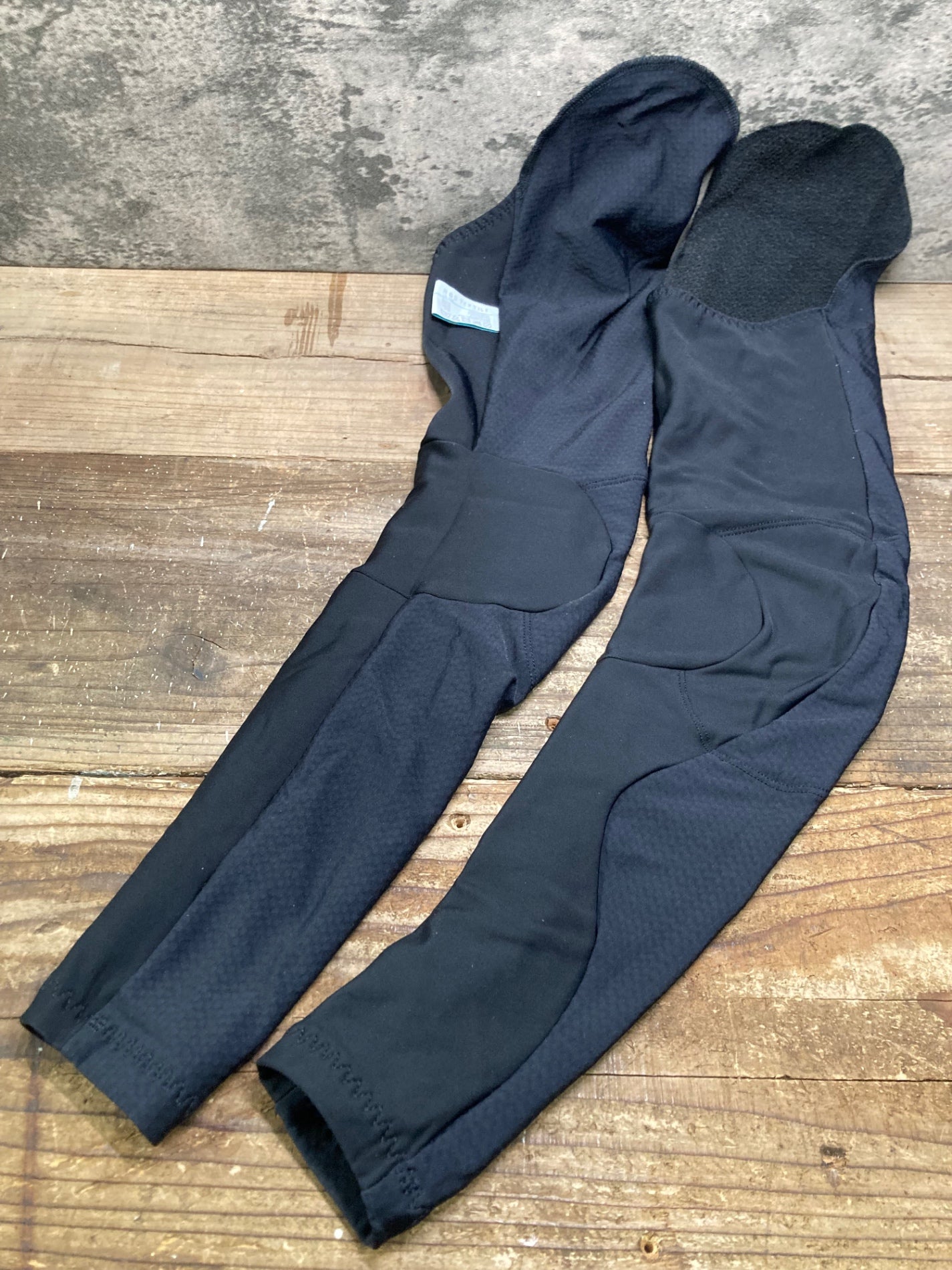 IT222 アソス assos レッグウォーマー 黒 0