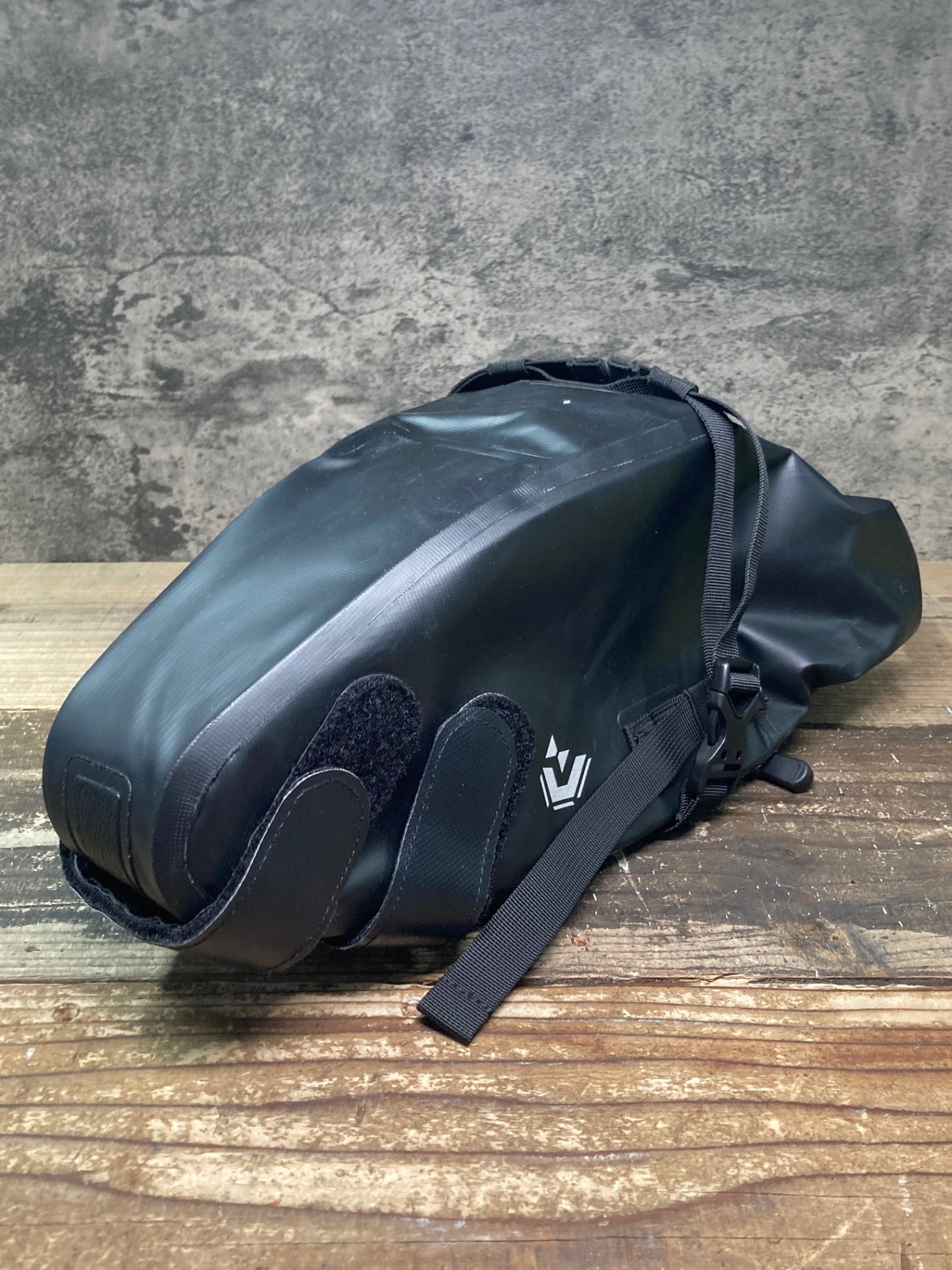 IV399 ゴリックス GORIX サドルバッグ 防水 10-13L