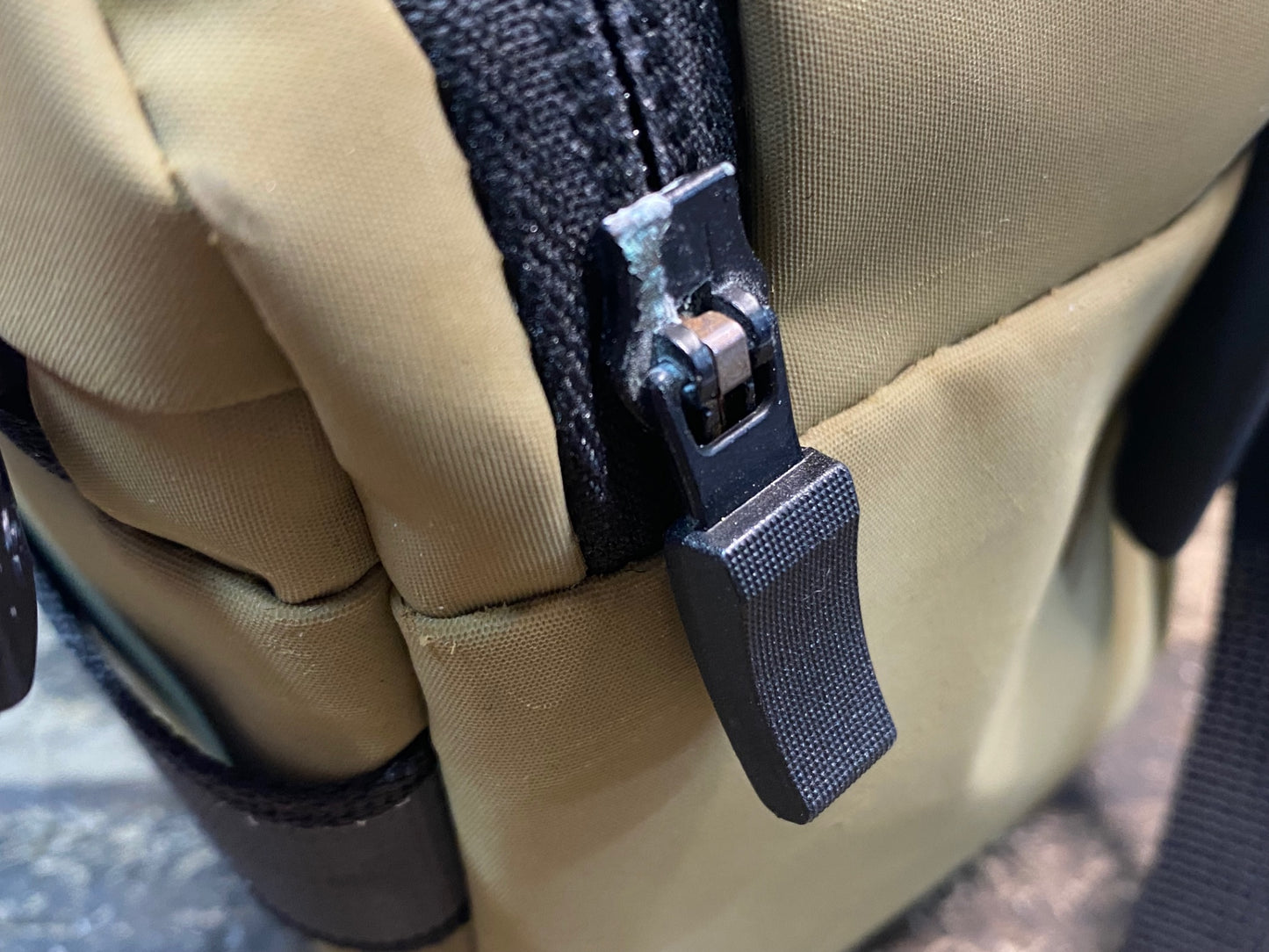 IZ166 ラファ Rapha Bar Bag ハンドルバーバッグ カーキ