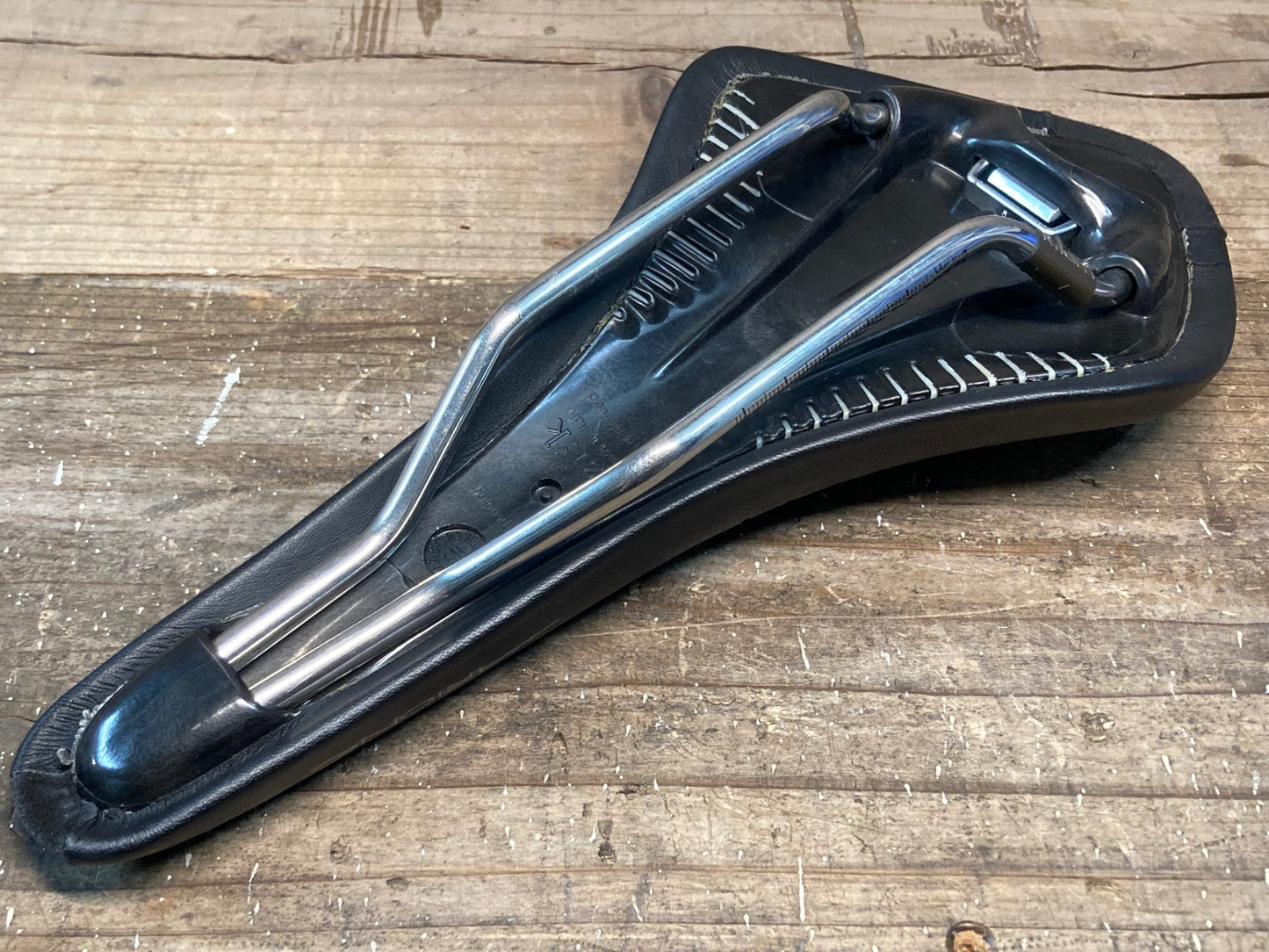 IQ016 フィジーク fizik アリオネ ARIONE サドル 黒 KIUMレール