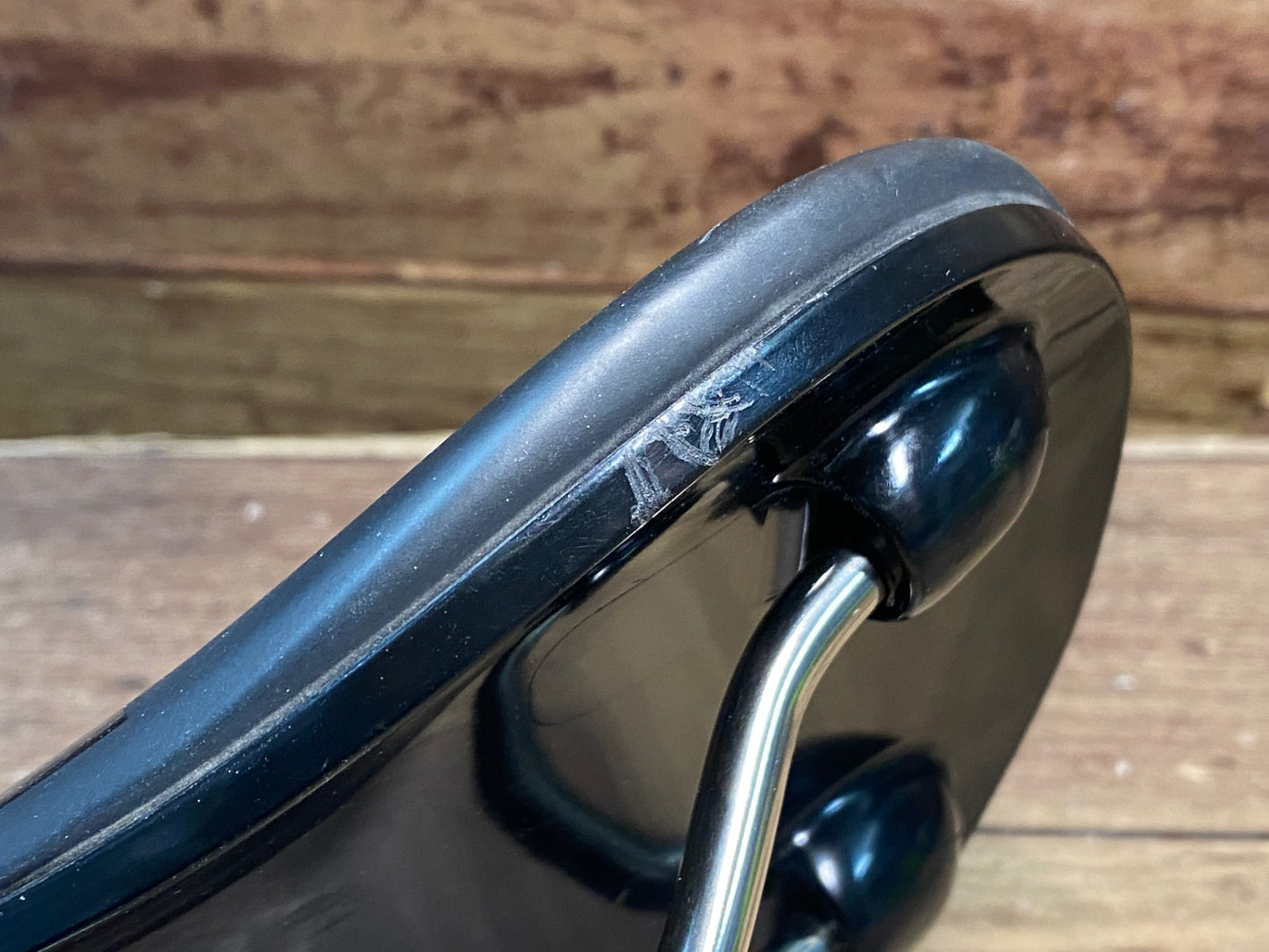 IM328 ファブリック fabric レースフラット RACE FLAT サドル 黒 140mm チタン