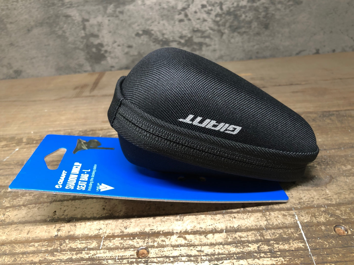 IV775 ジャイアント GIANT SHADOW UNICLIP SEAT BAG-L サドルバッグ