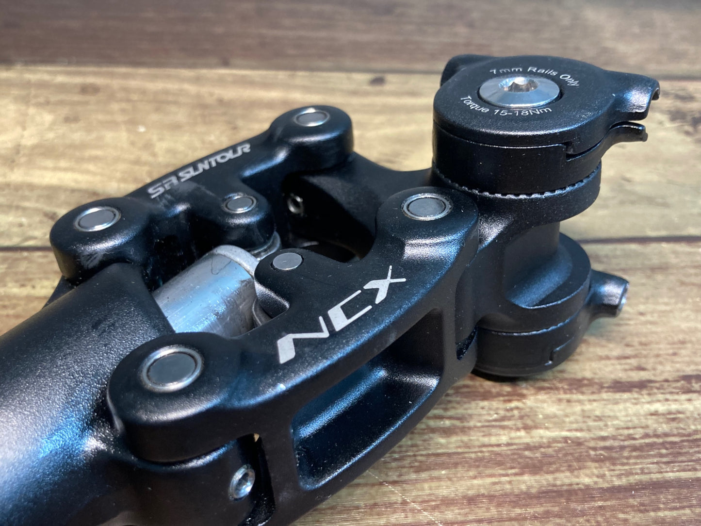 IX269 SR SUNTOUR NCX サスペンションシートポスト 黒 350mm Φ27.2