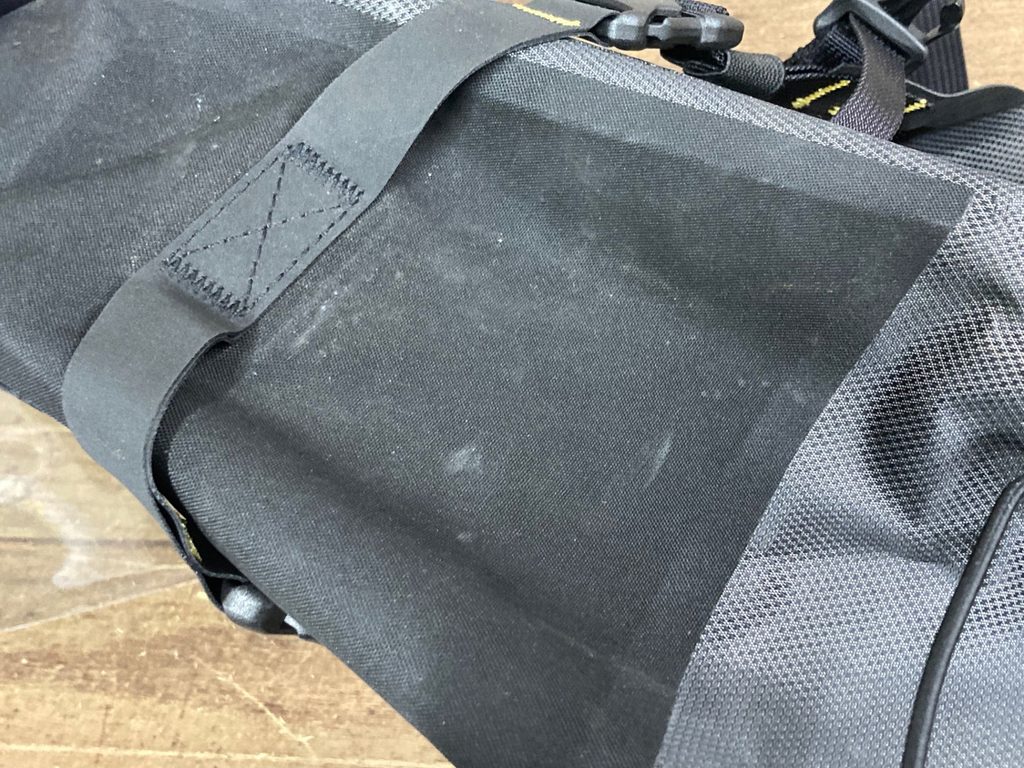IY825 アピデュラ APIDURA エクスペディションサドルバッグ グレー 17L