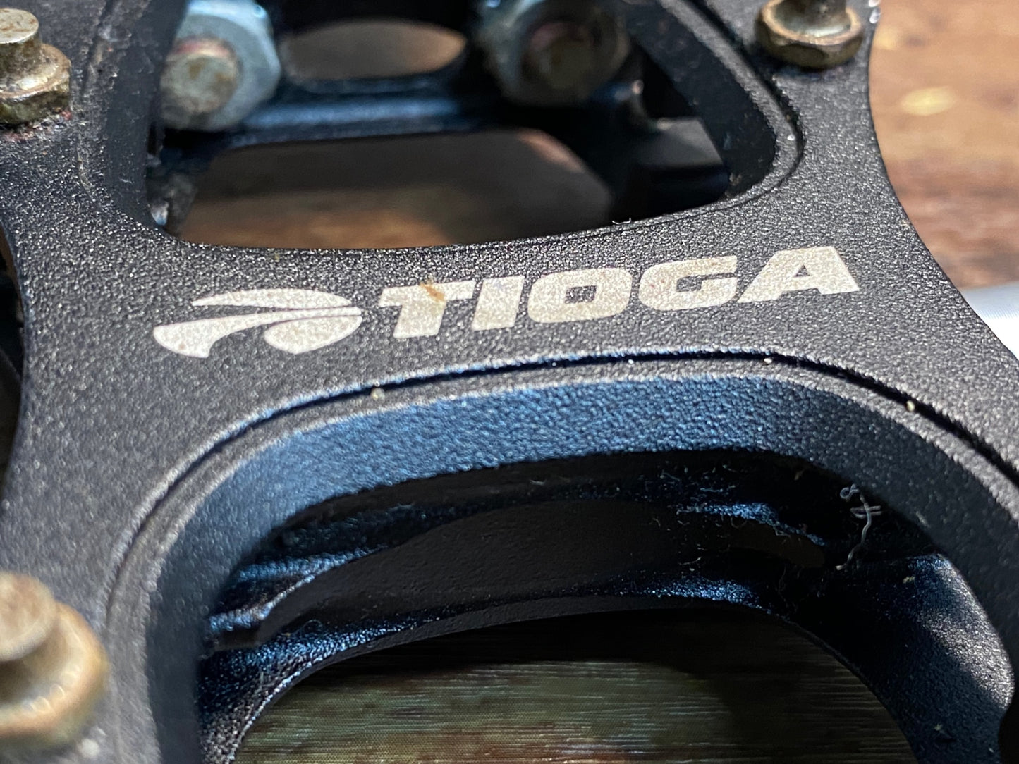 JB530 タイオガ TIOGA SureFoot8 フラットペダル 黒 トゥーストラップ付属