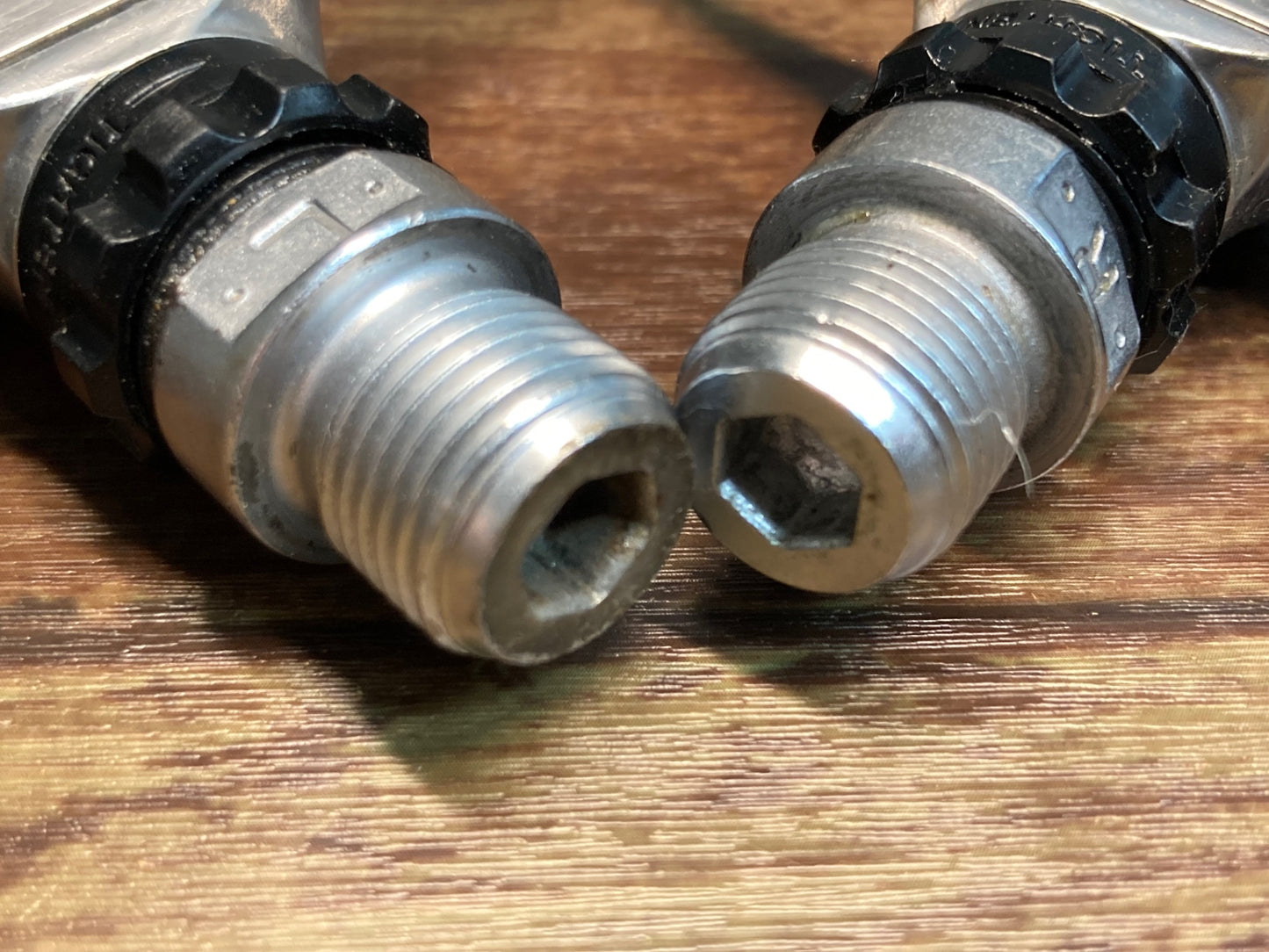 IX756 シマノ SHIMANO 105 PD-5700 ビンディングペダル SPD-SL