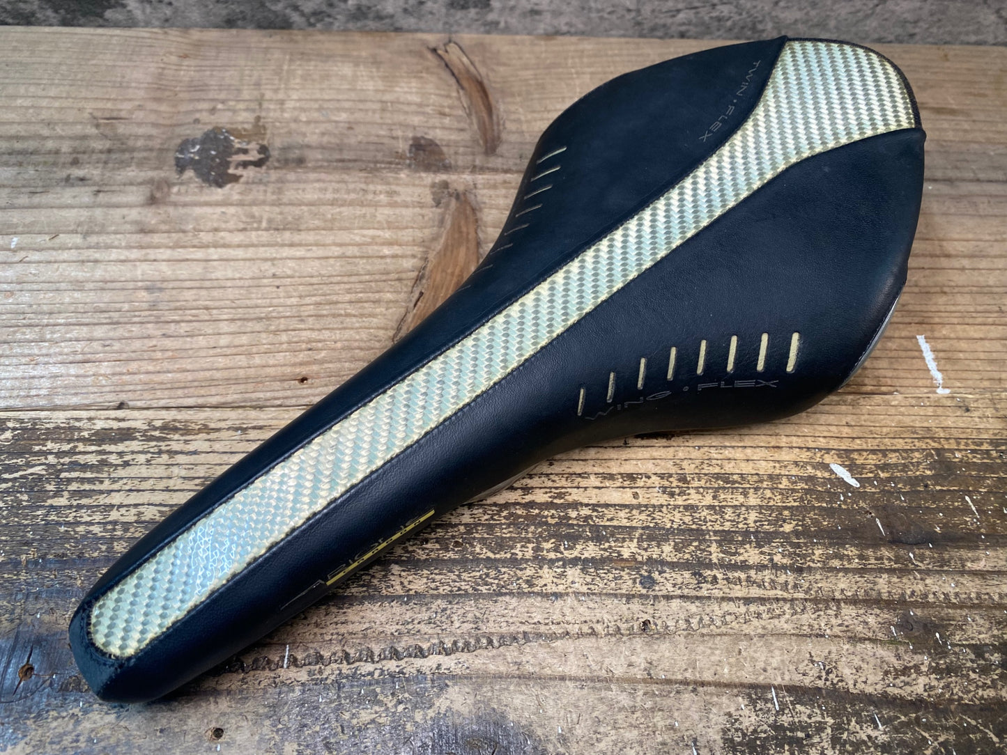 IZ638 フィジーク fizik ARIONE CARBON TWIN FLEX TIレール サドル 実測132mm