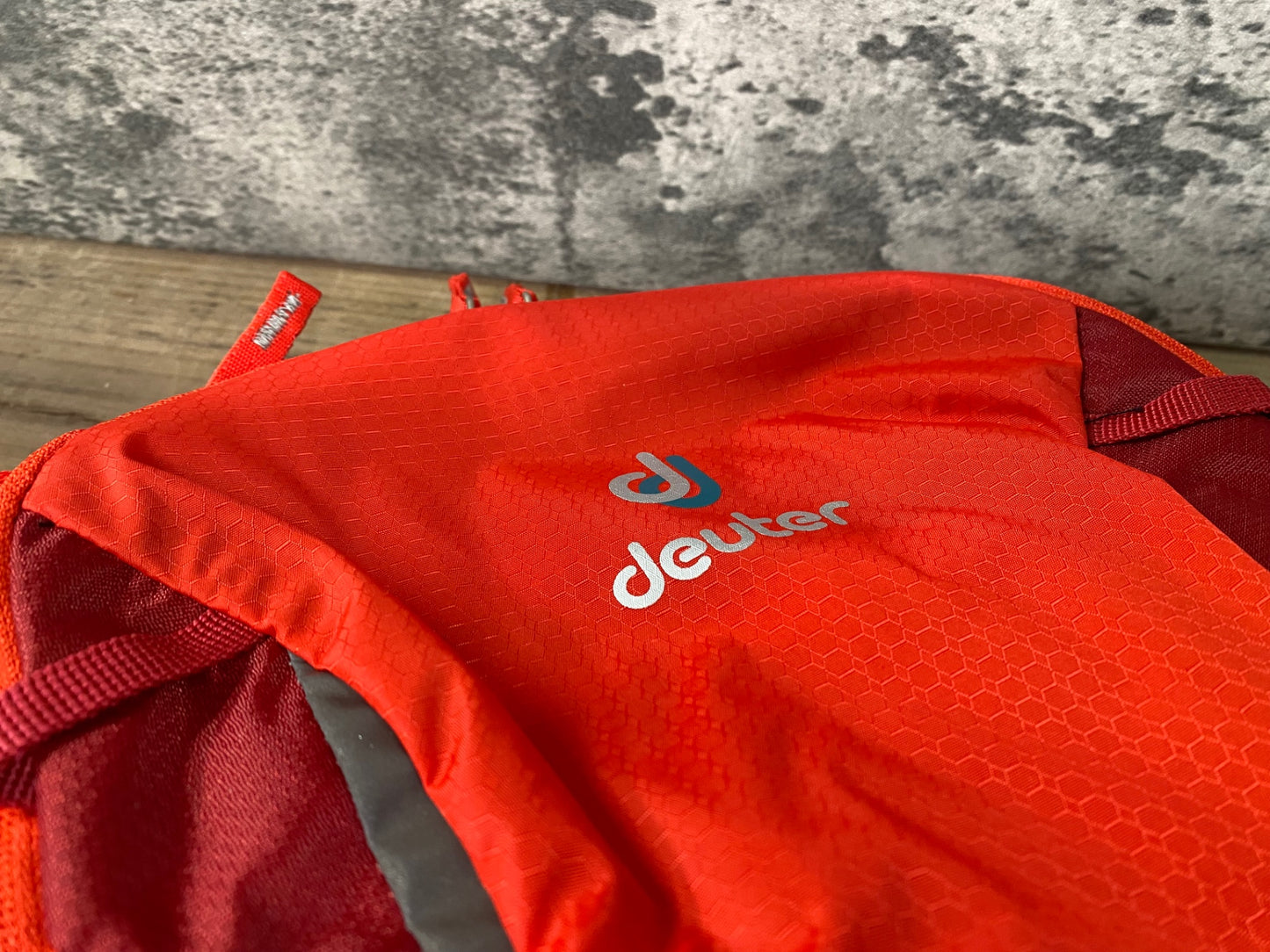 IS247 ドイター deuter レース Race EXP AIR 14+3リットル リュック バックパック 赤 未使用