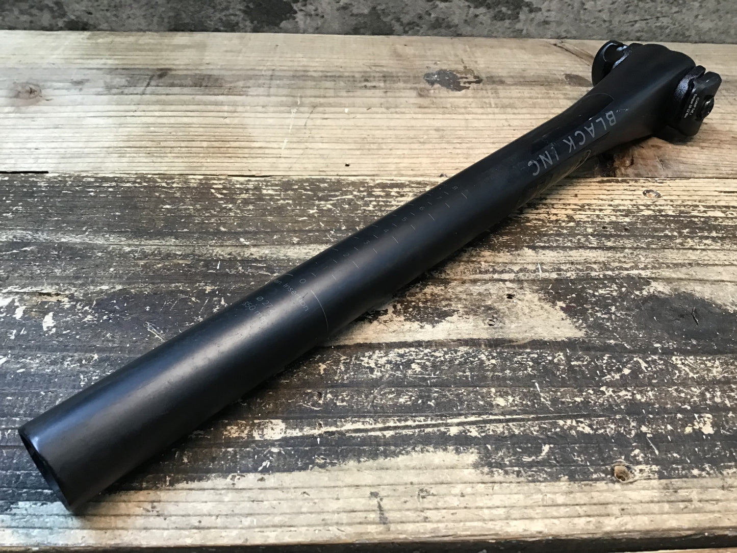 JB243 ブラックインク BLACK INC カーボンシートポスト Φ27.2 350mm 0オフセット