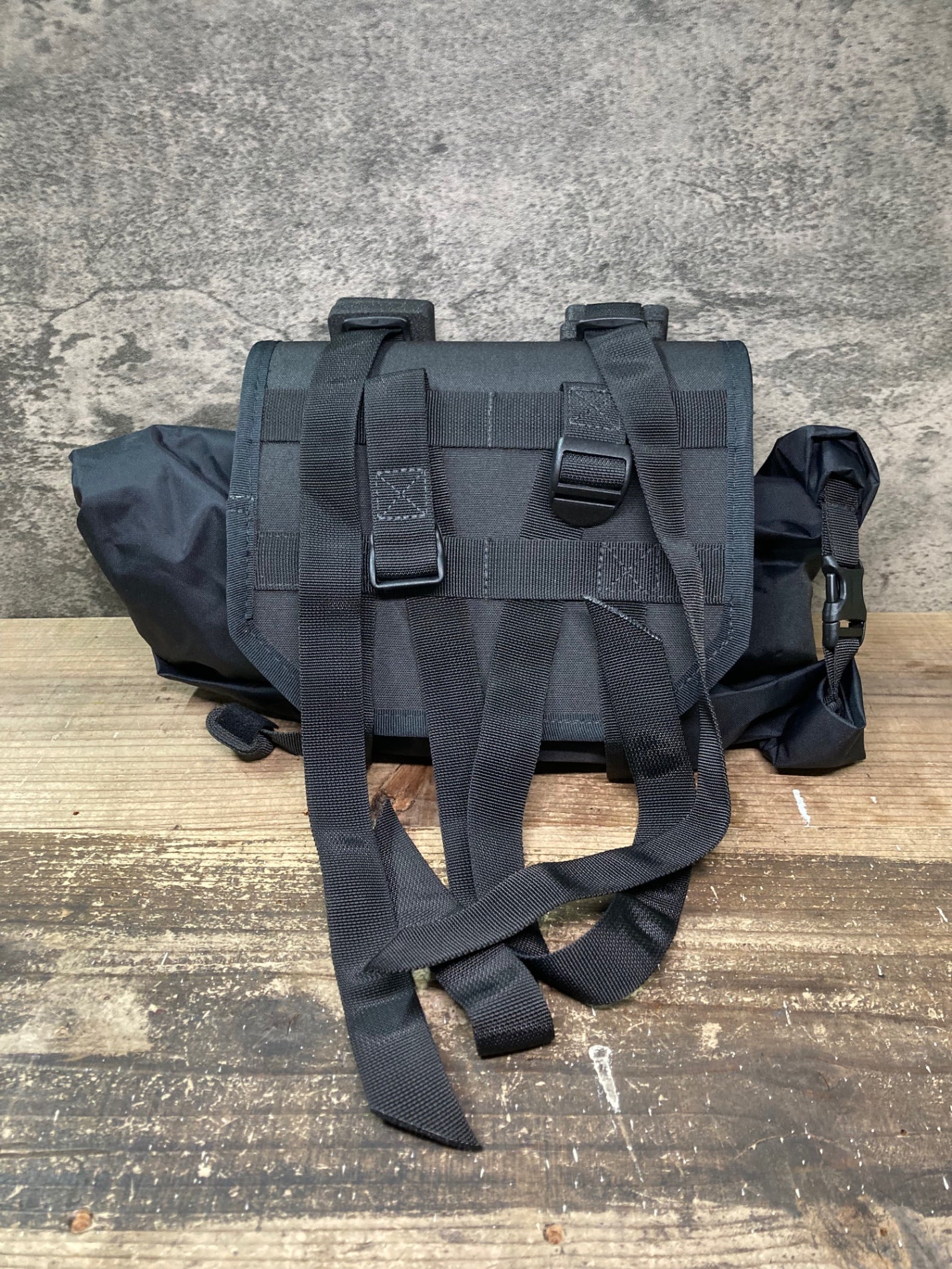 IV334 リストラップ RESTRAP ハンドルバーバッグ 黒 14L