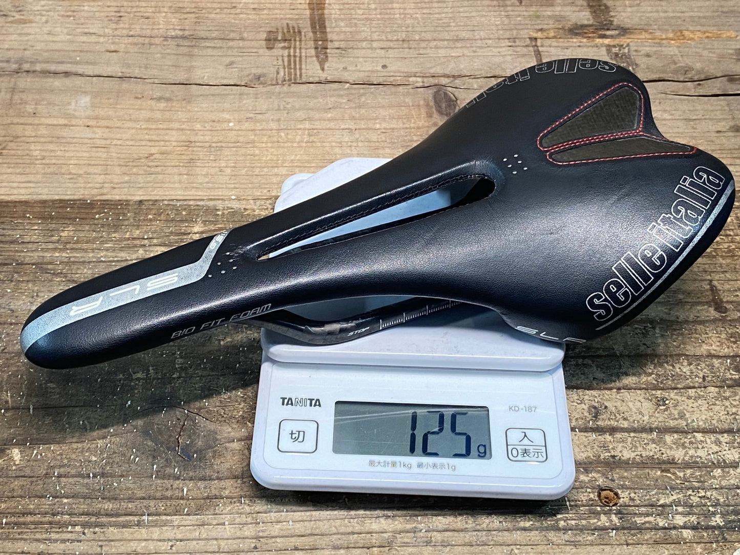 IW283 セライタリア Selle ITALIA SLR KIT CARBONIO FLOW サドル 132mm カーボン